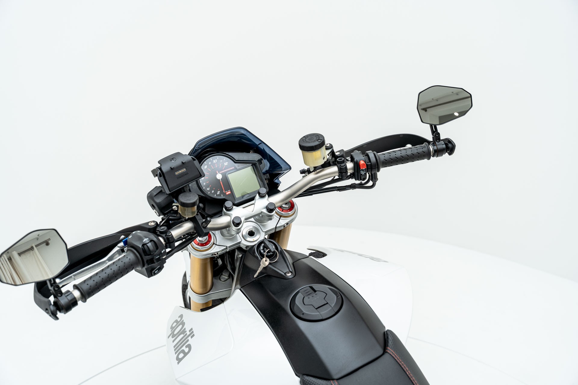 APRILIA Dorsoduro 1200-image-7