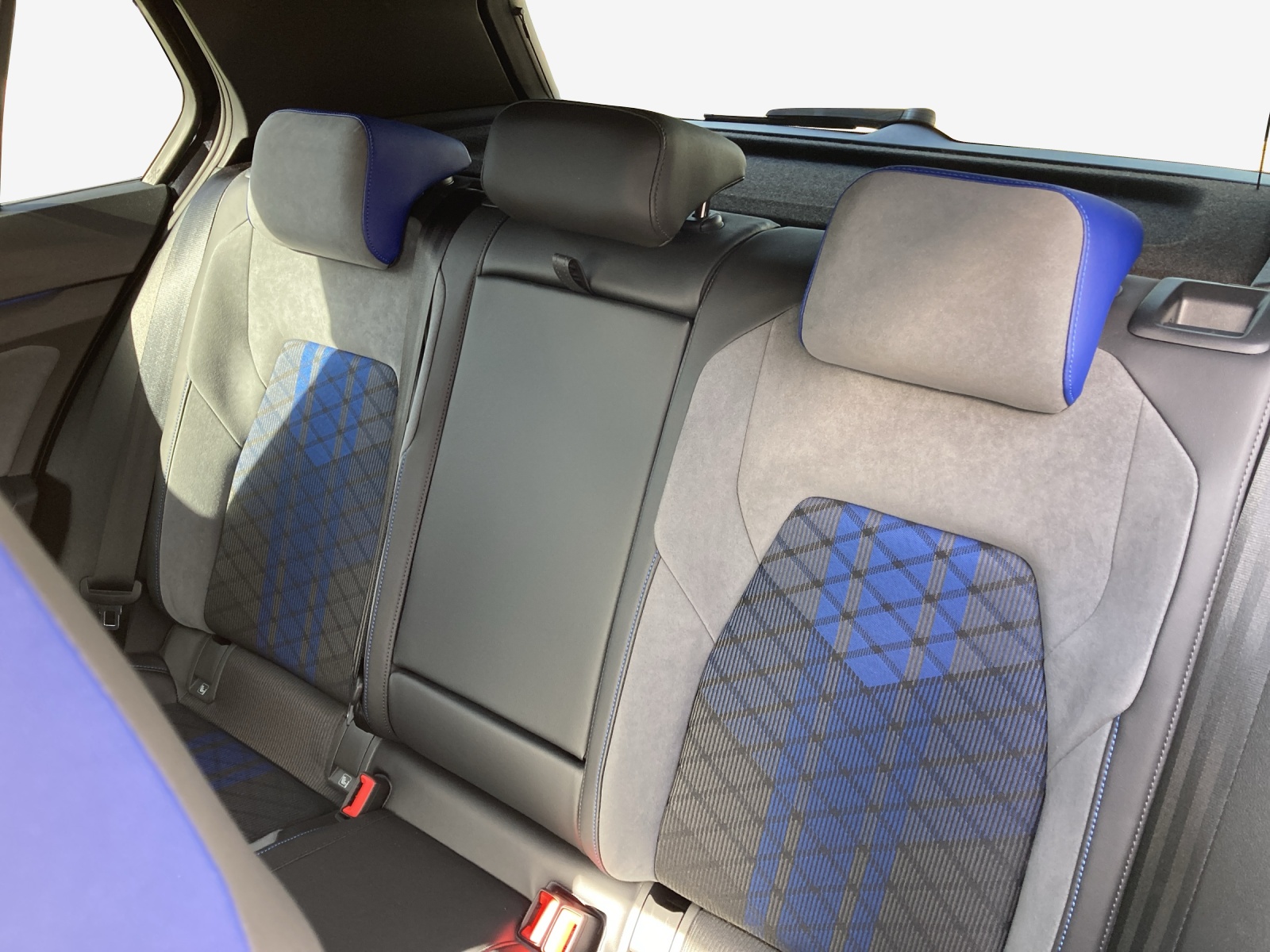 VW Golf 2.0 TSI R DSG 4Motion-image-11