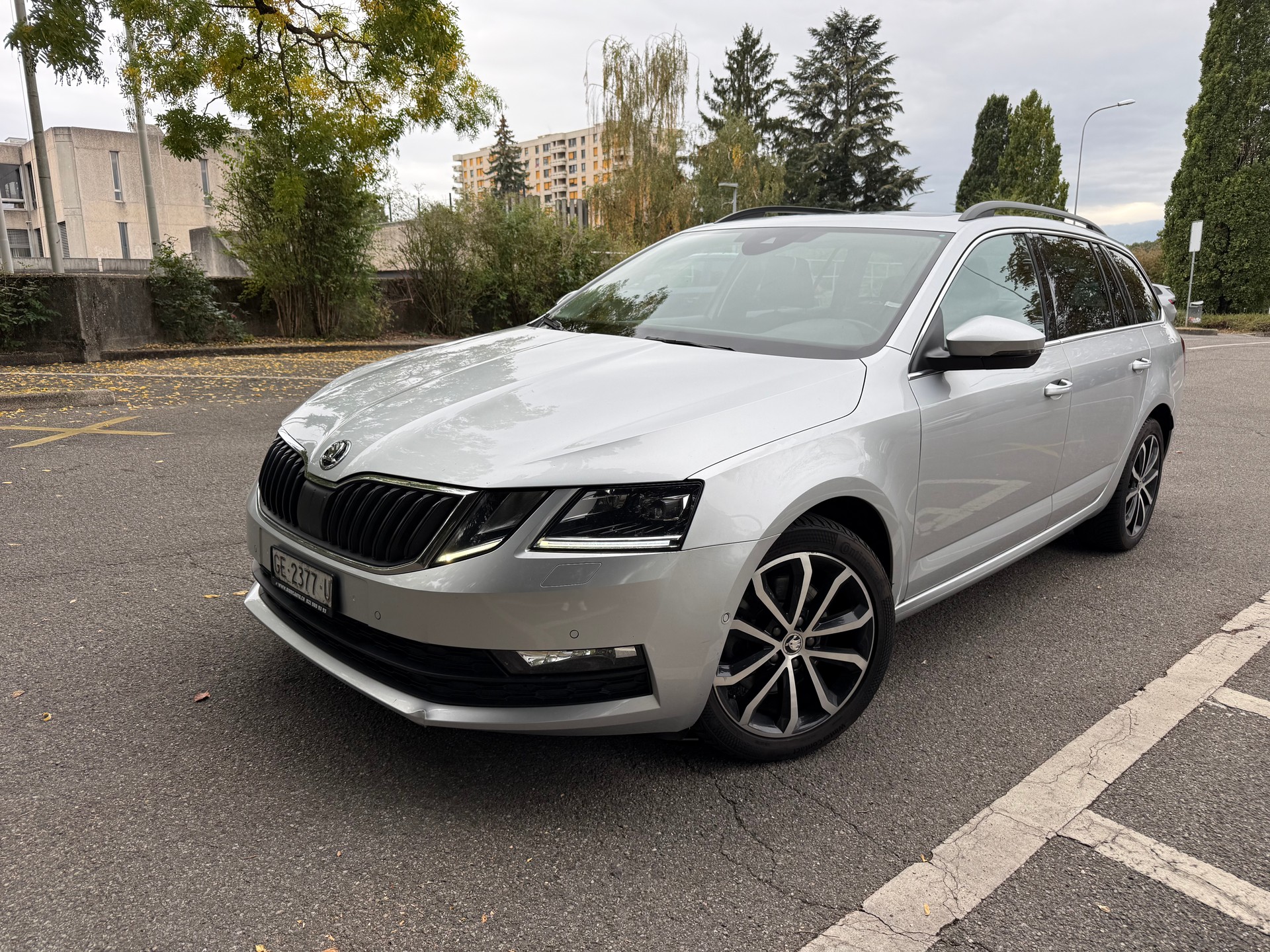SKODA Octavia Combi 1.8 TSI Ambition 4x4 DSG-image-0