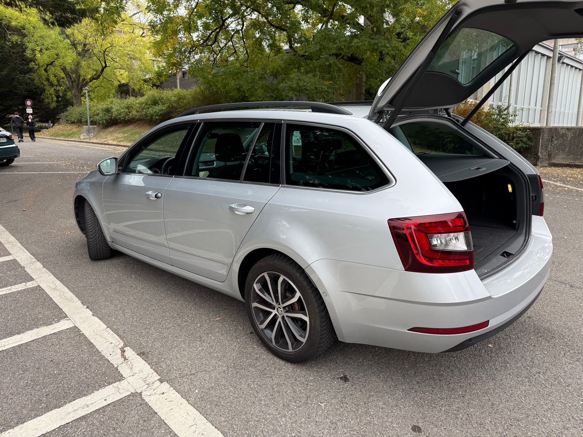 SKODA Octavia Combi 1.8 TSI Ambition 4x4 DSG-image-12