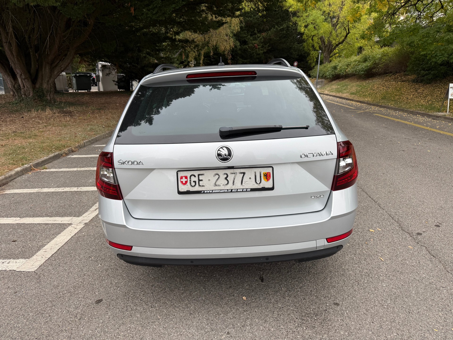 SKODA Octavia Combi 1.8 TSI Ambition 4x4 DSG-image-10