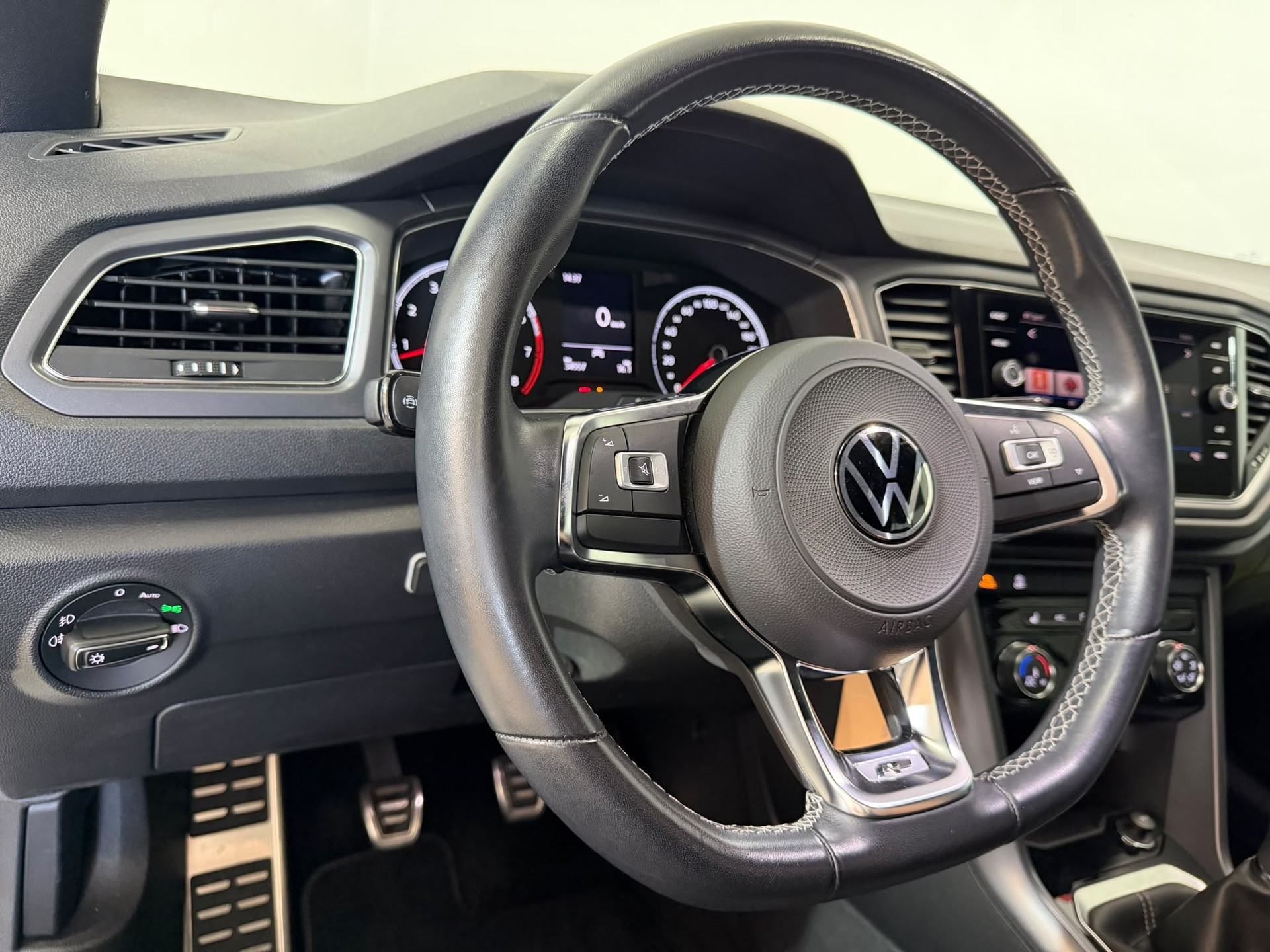 VW T-Roc Cabriolet 1.5 TSI EVO R-Line-image-8