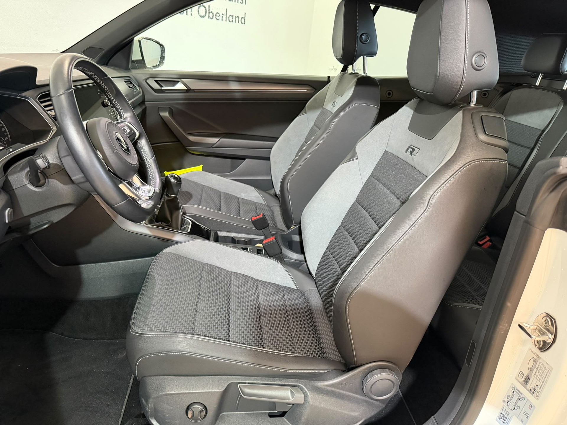 VW T-Roc Cabriolet 1.5 TSI EVO R-Line-image-11