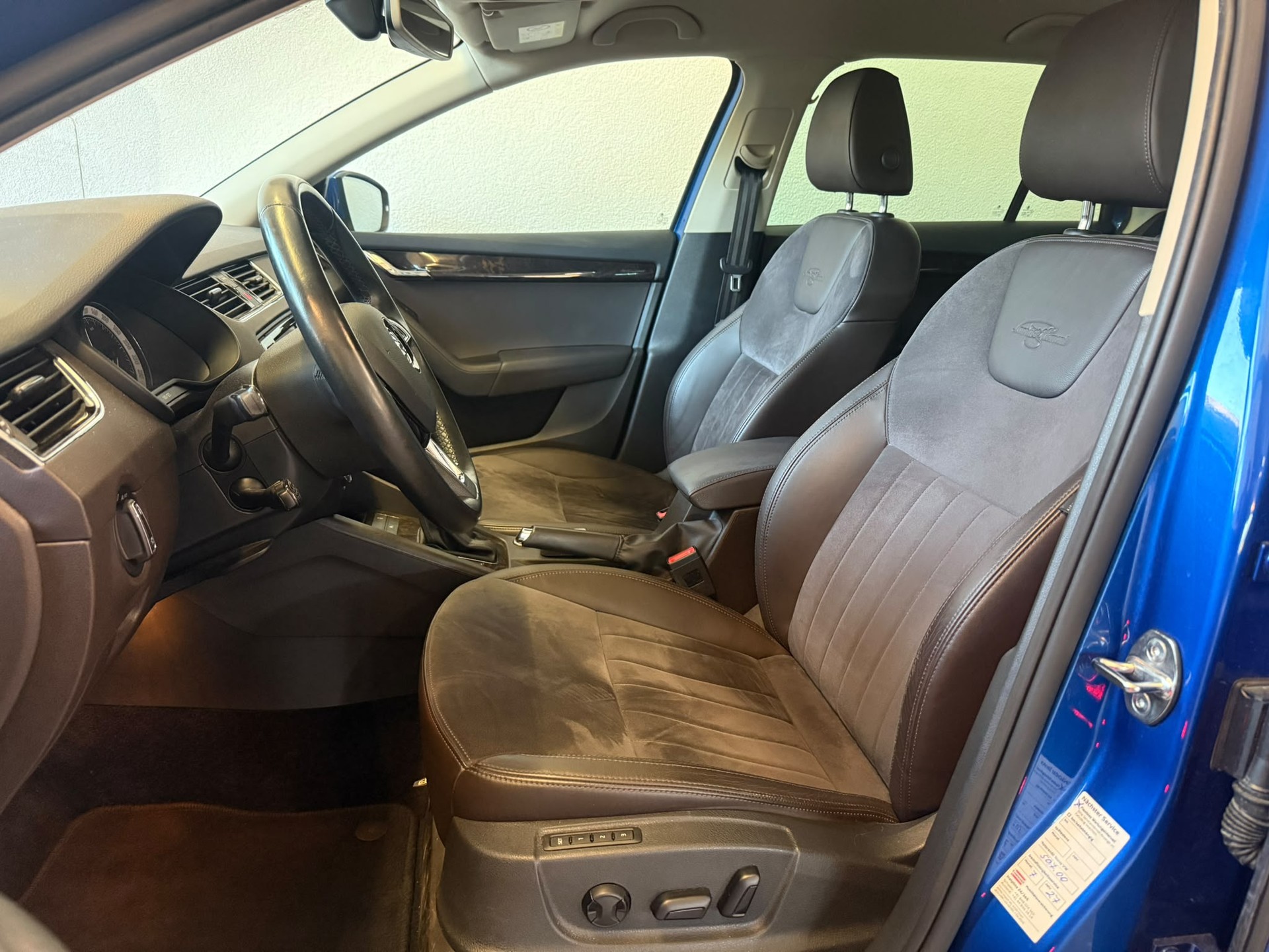 SKODA Octavia Combi 1.8 TSI Ambition 4x4 DSG-image-10