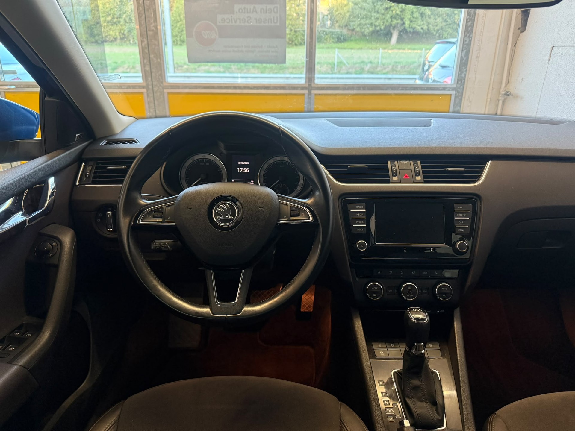 SKODA Octavia Combi 1.8 TSI Ambition 4x4 DSG-image-8