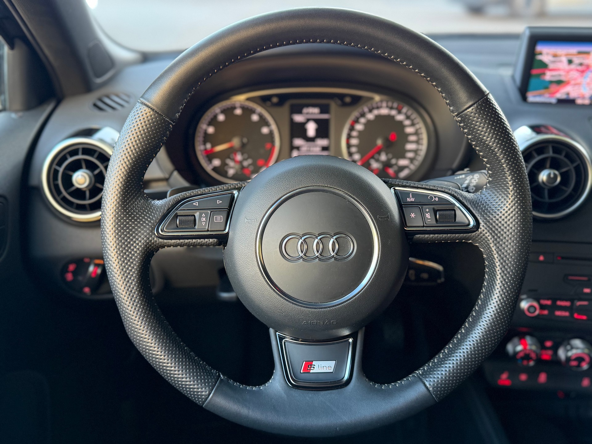 AUDI A1 Sport 1.4 TFSI Ambition S-tronic-image-27