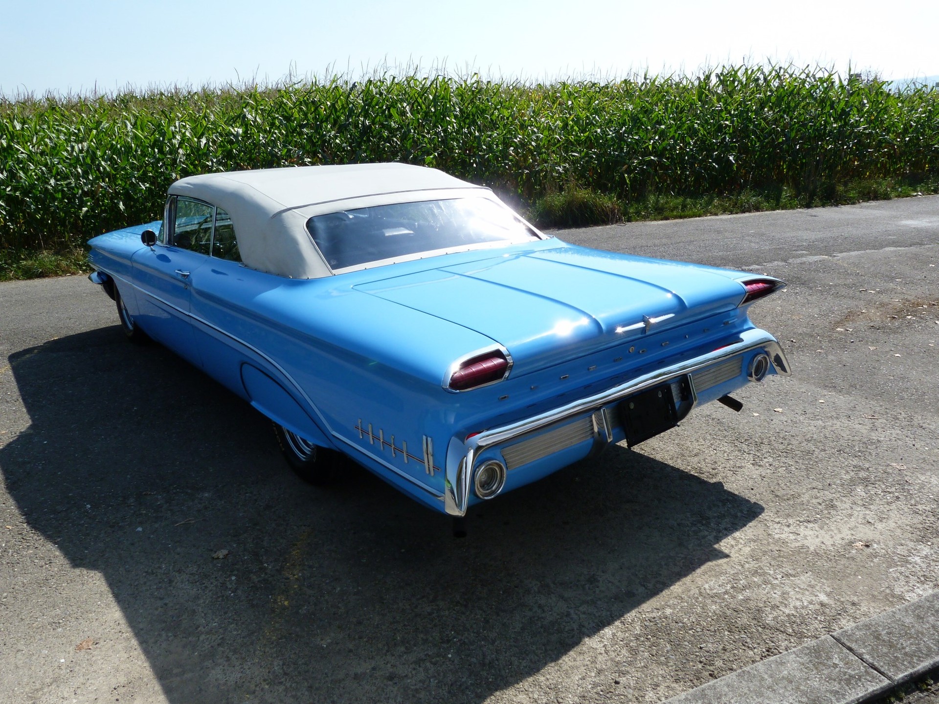 OLDSMOBILE 88-image-4