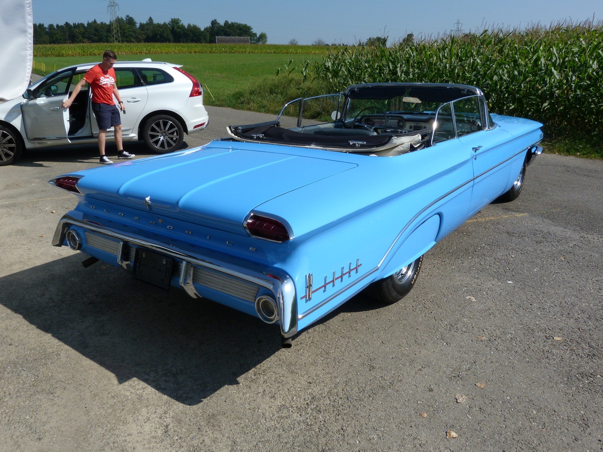OLDSMOBILE 88-image-10