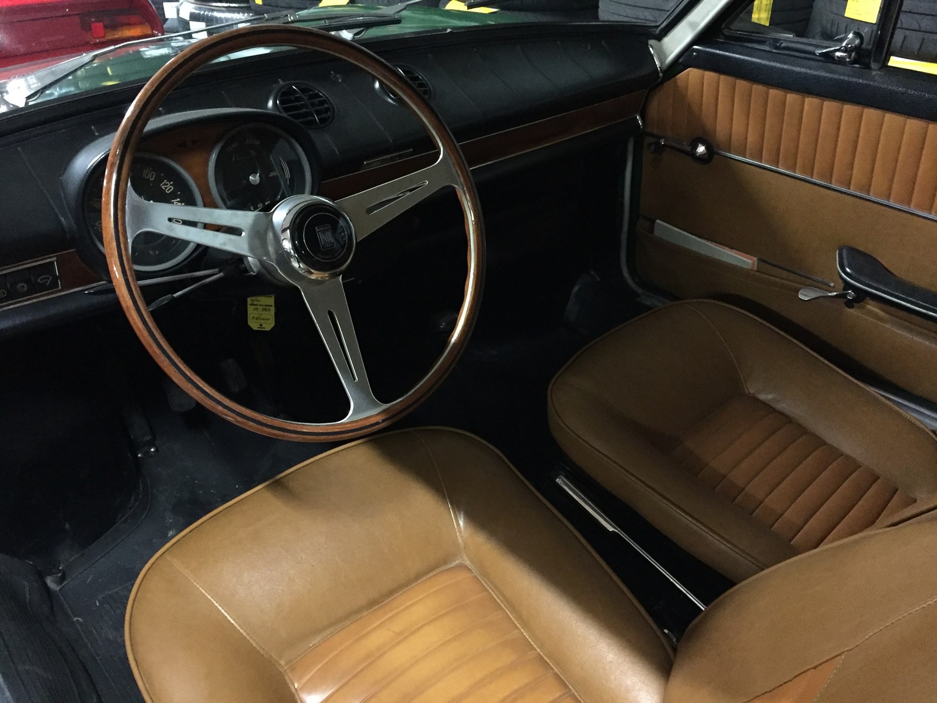 FIAT 850 Coupé-showroom-element-2