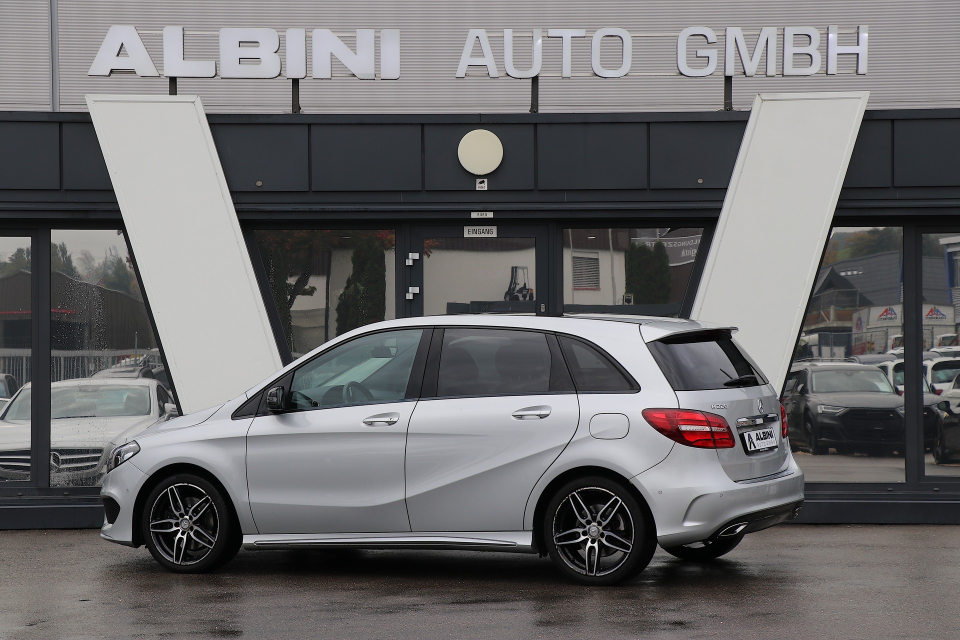 MERCEDES-BENZ B 220 AMG Line 4Matic 7G-DCT-showroom-element-3