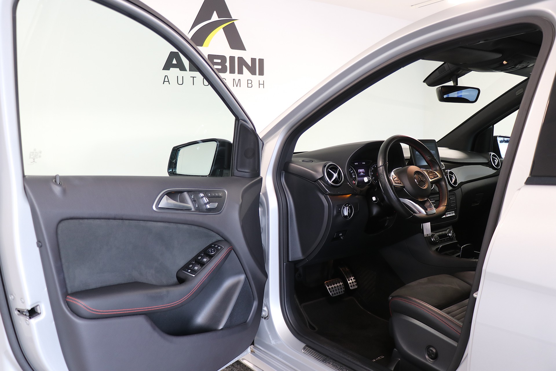 MERCEDES-BENZ B 220 AMG Line 4Matic 7G-DCT-image-4