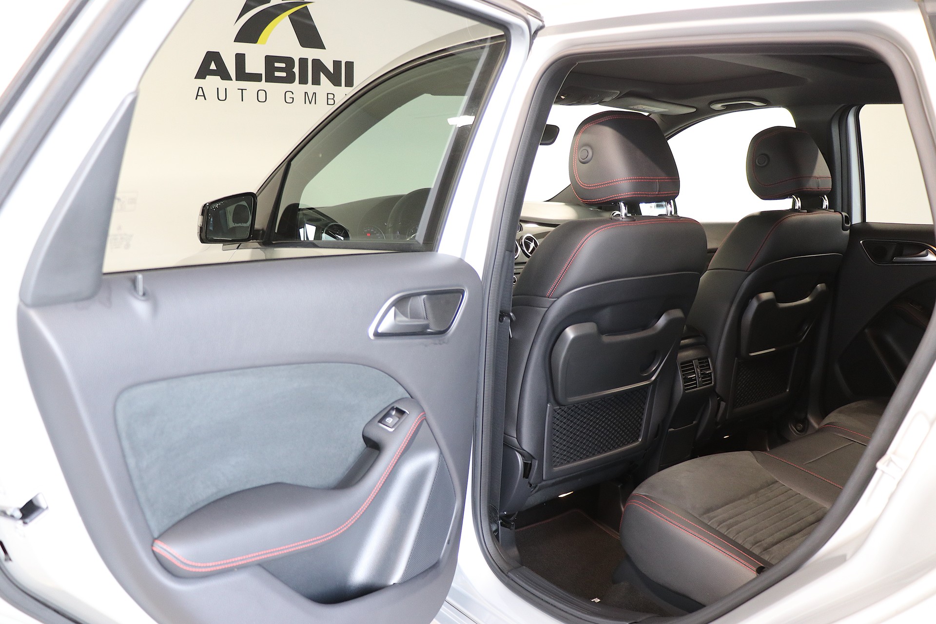 MERCEDES-BENZ B 220 AMG Line 4Matic 7G-DCT-image-12
