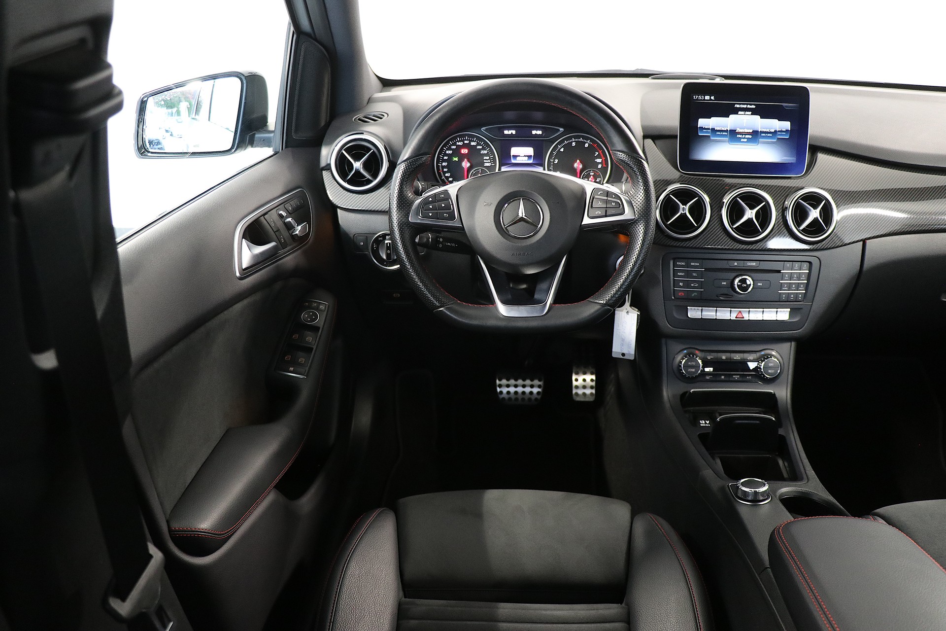 MERCEDES-BENZ B 220 AMG Line 4Matic 7G-DCT-image-7
