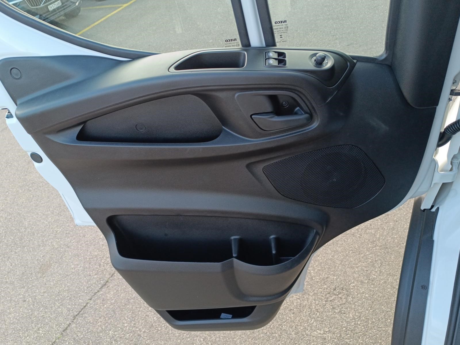 IVECO Daily 35 C 18HA8 K.-Ch. 3750 3.0-image-12