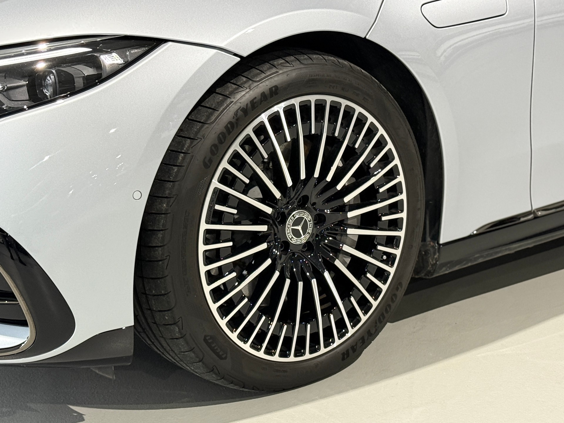MERCEDES-BENZ EQS 580 4Matic Edition 1 Premium-Plus-Paket-image-5