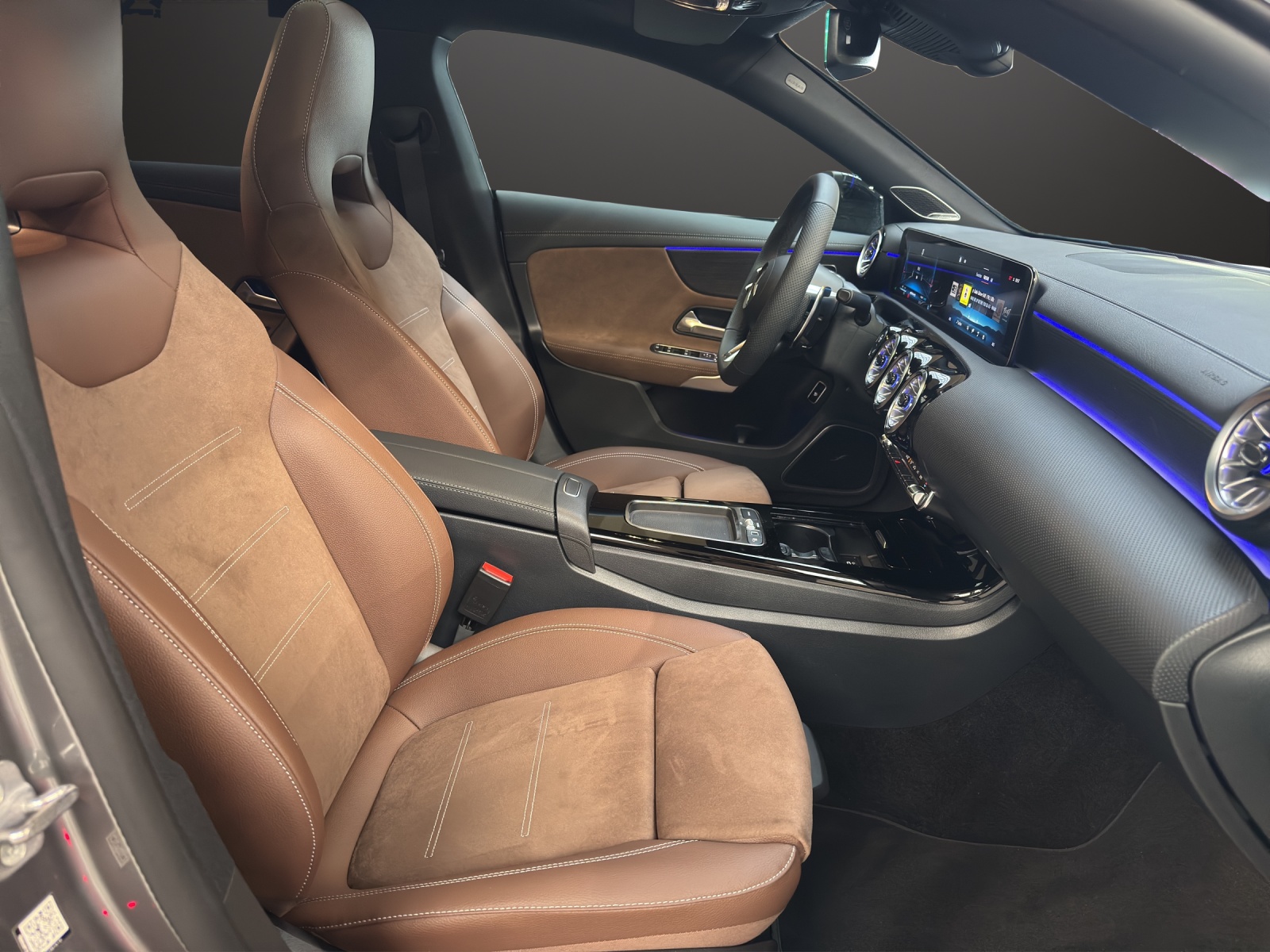 MERCEDES-BENZ CLA Shooting Brake 35 AMG 4Matic 8G-DCT-image-12