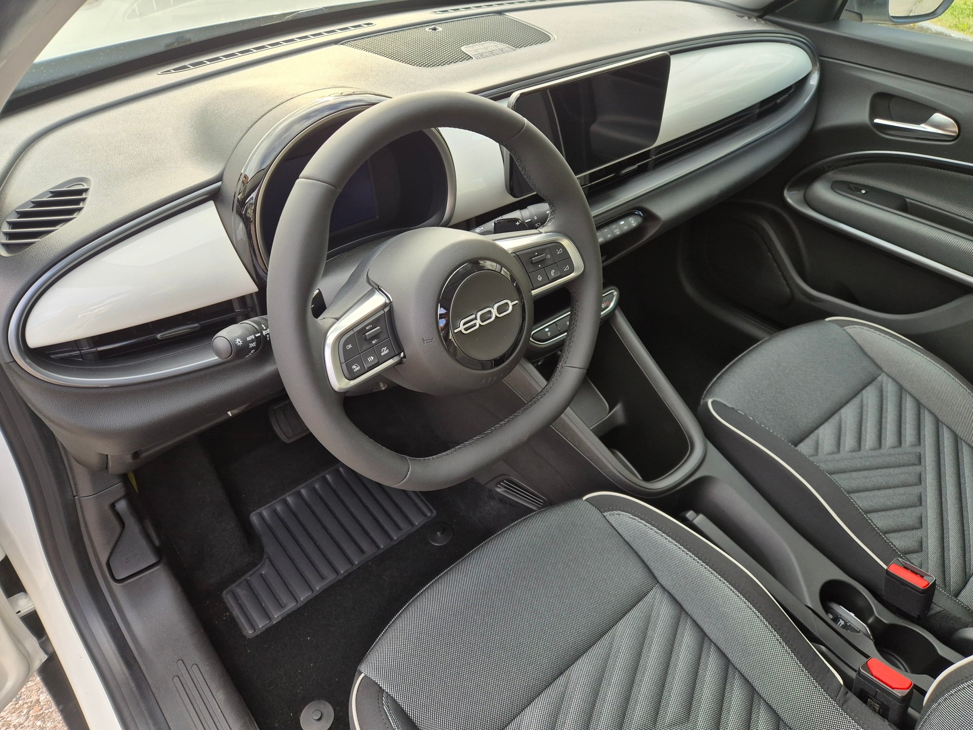 FIAT 600h MildHybrid Cult Pack Style Pack Hiver Pack Comfort-image-8