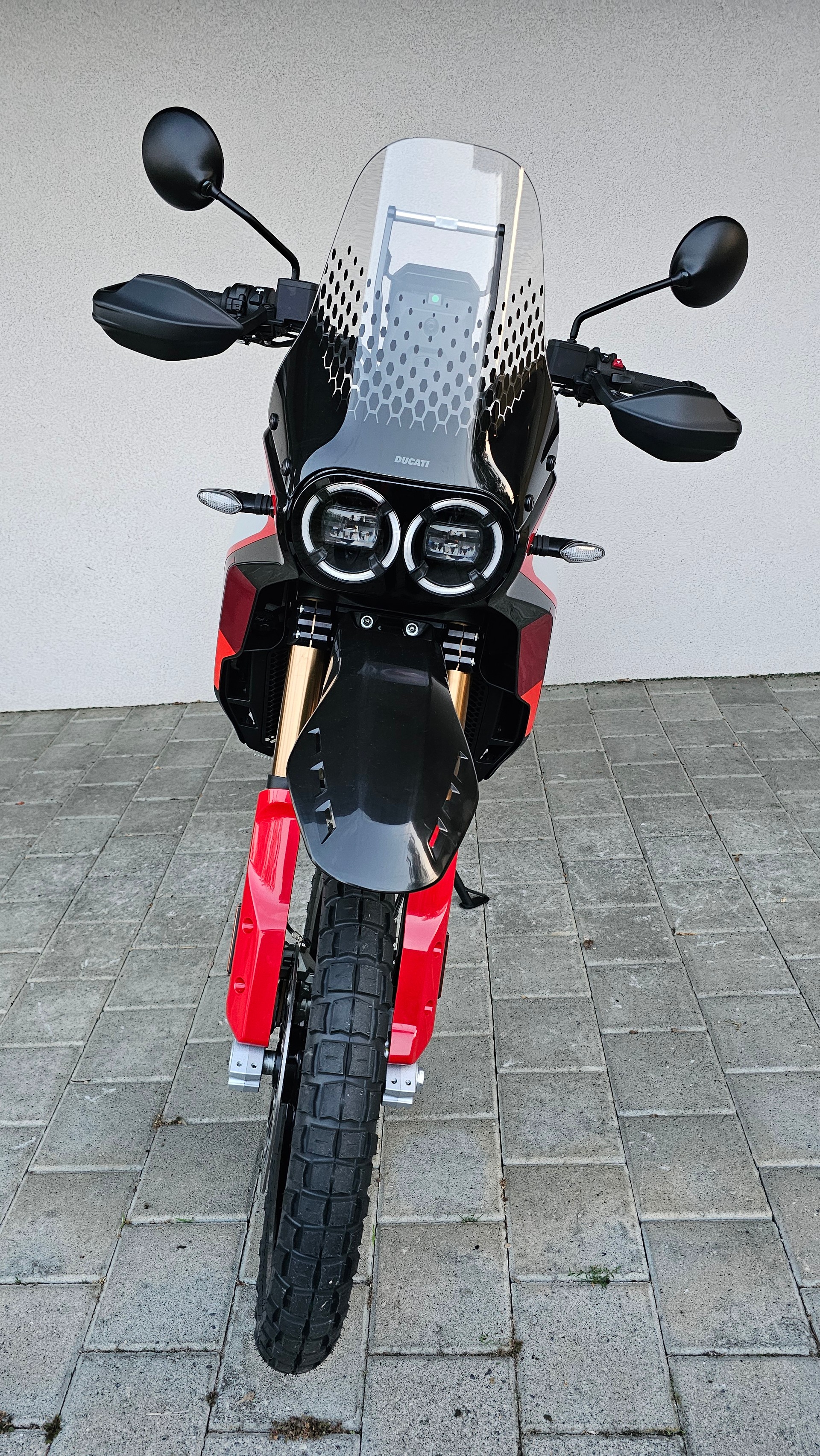 DUCATI Desert X Rally-showroom-element-2