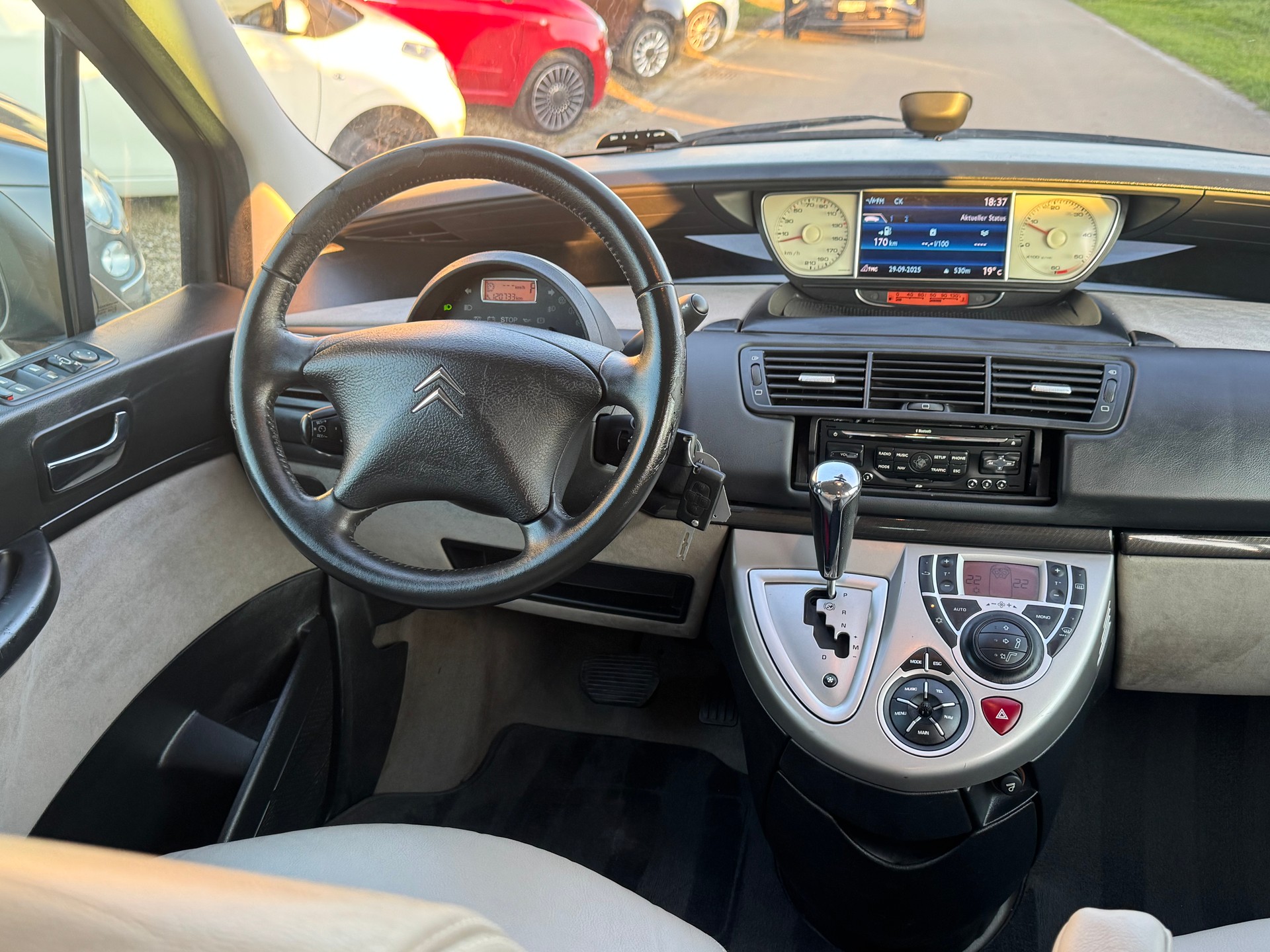 CITROEN C8 2.2 16V HDi Exclusive Automatic-image-8