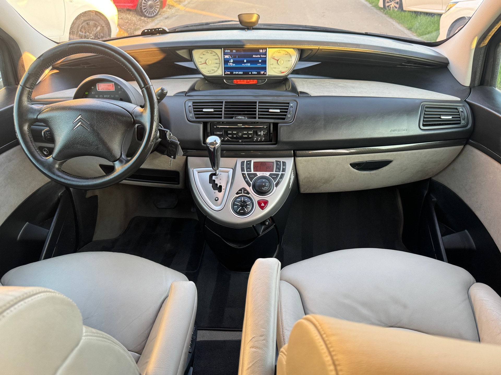 CITROEN C8 2.2 16V HDi Exclusive Automatic-image-7