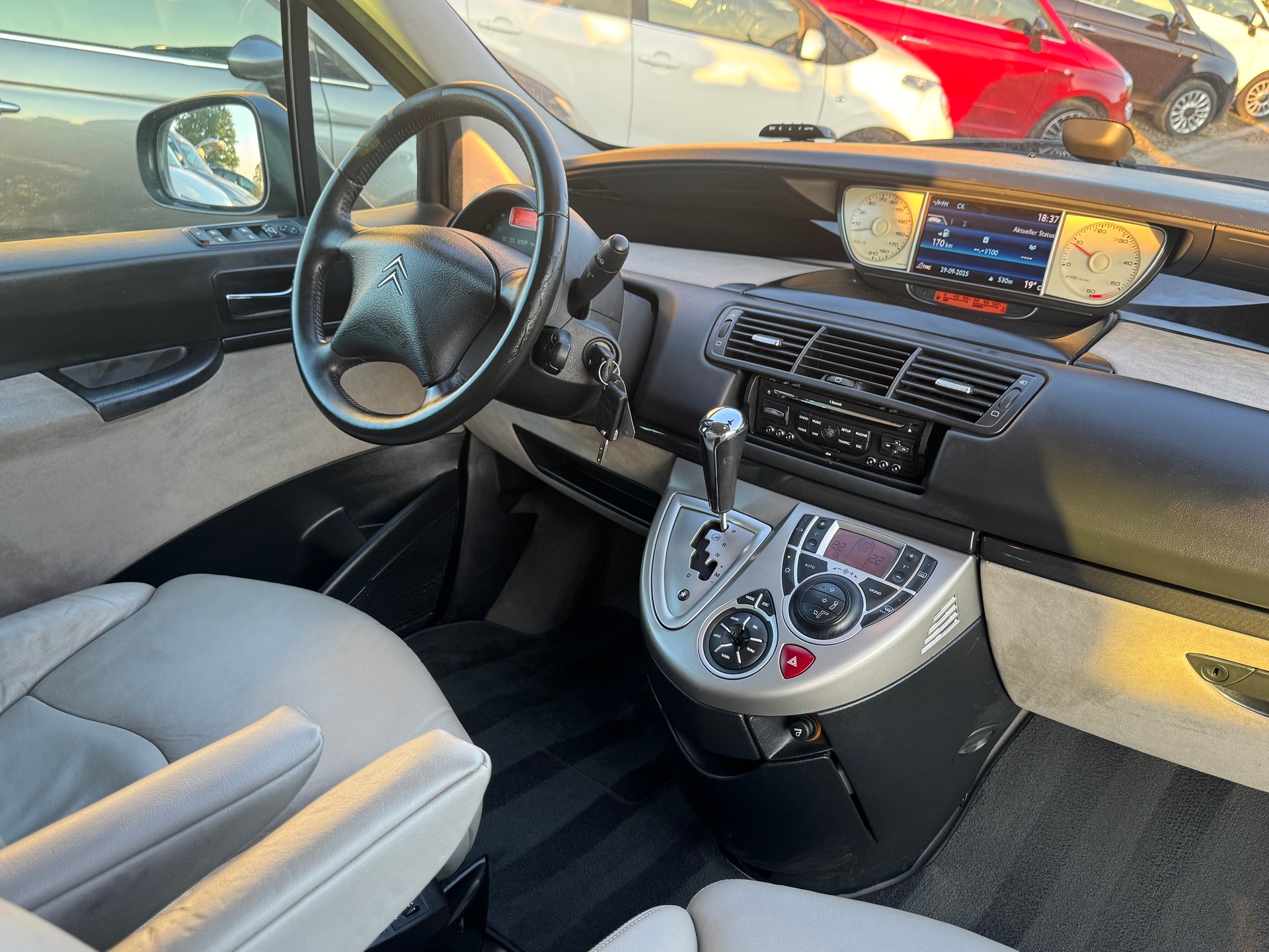 CITROEN C8 2.2 16V HDi Exclusive Automatic-image-6