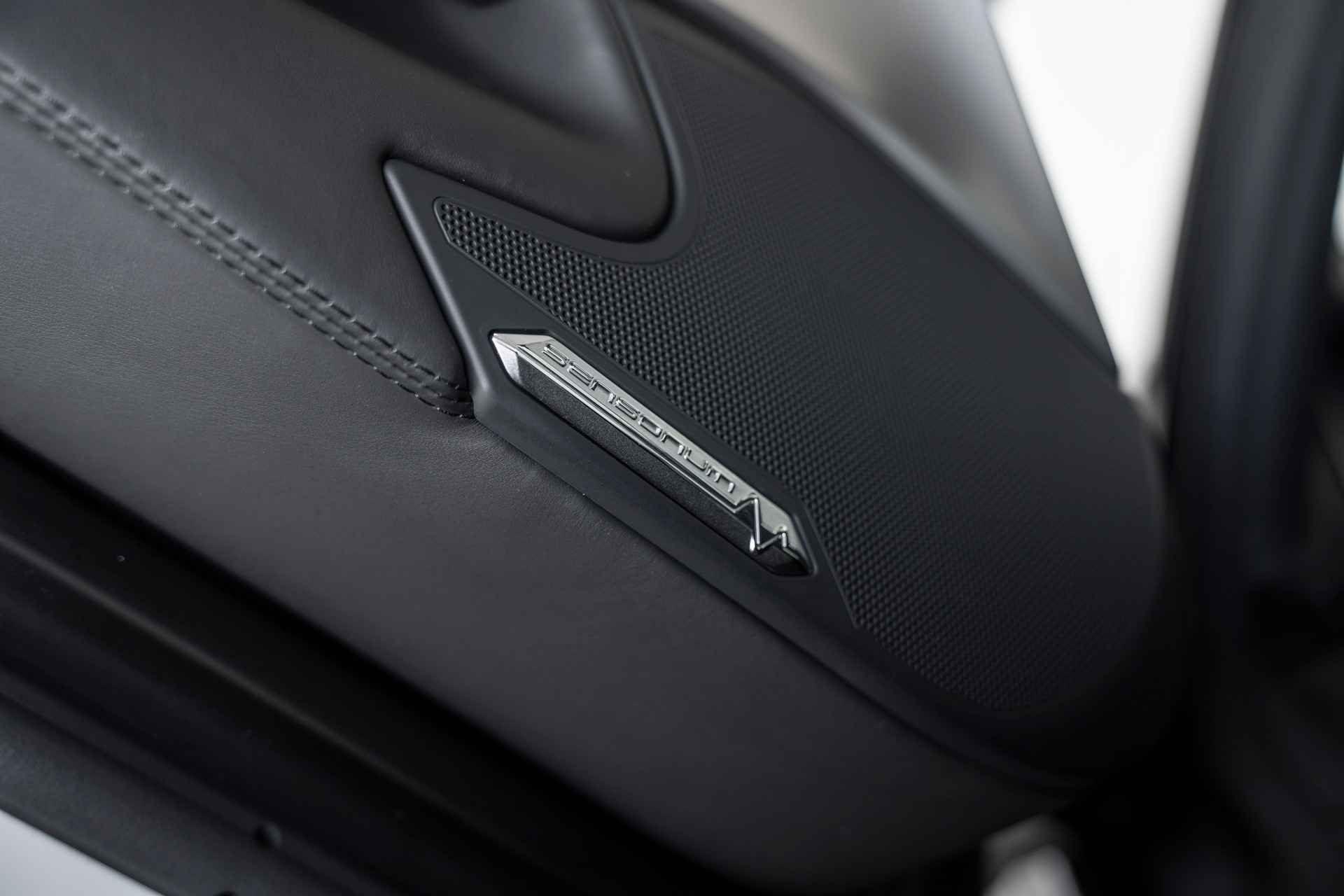 LAMBORGHINI Aventador LP700-4 Roadster E-Gear-image-13
