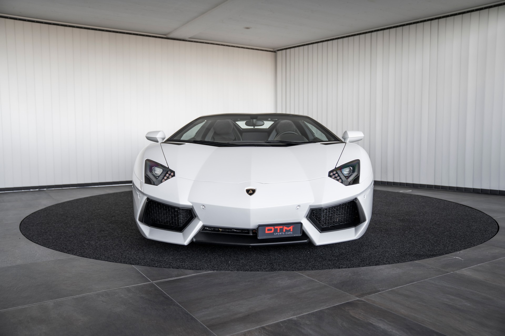 LAMBORGHINI Aventador LP700-4 Roadster E-Gear-showroom-element-1