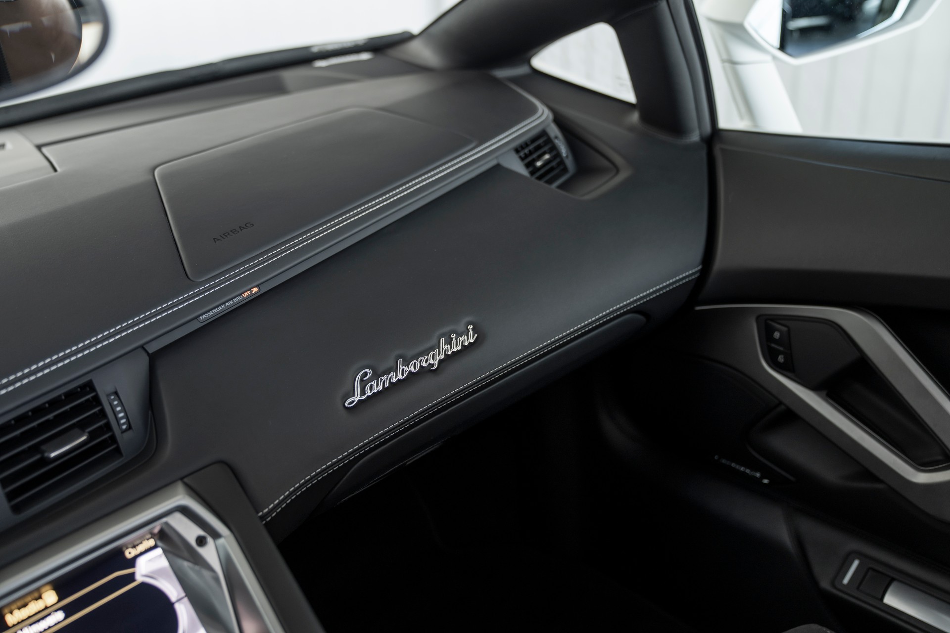 LAMBORGHINI Aventador LP700-4 Roadster E-Gear-image-11