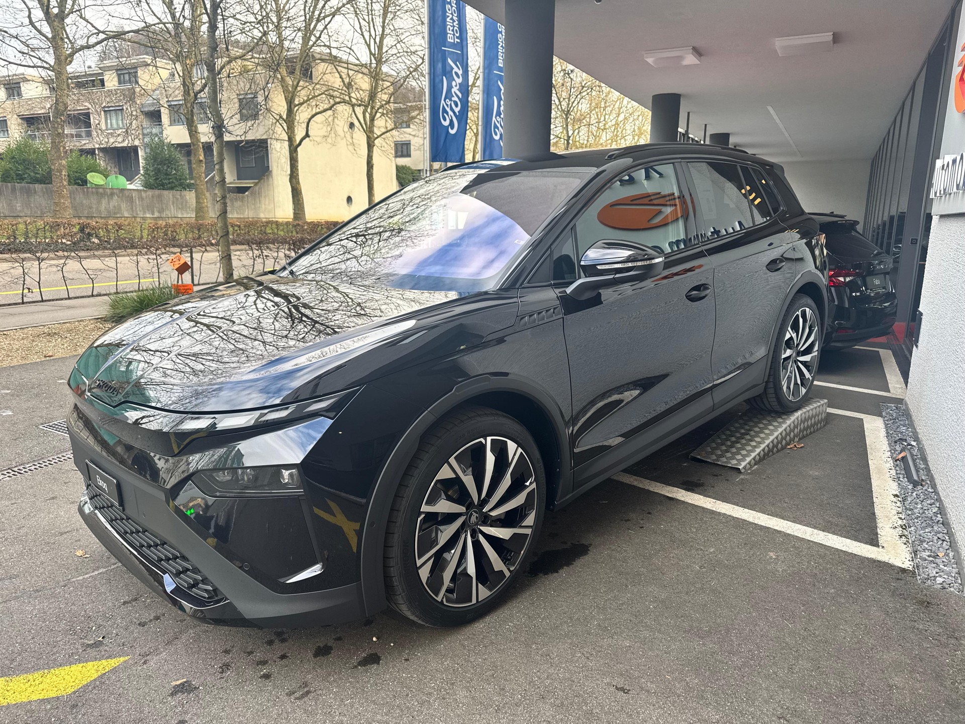 SKODA Elroq 85 Sportline 4x2-image-4