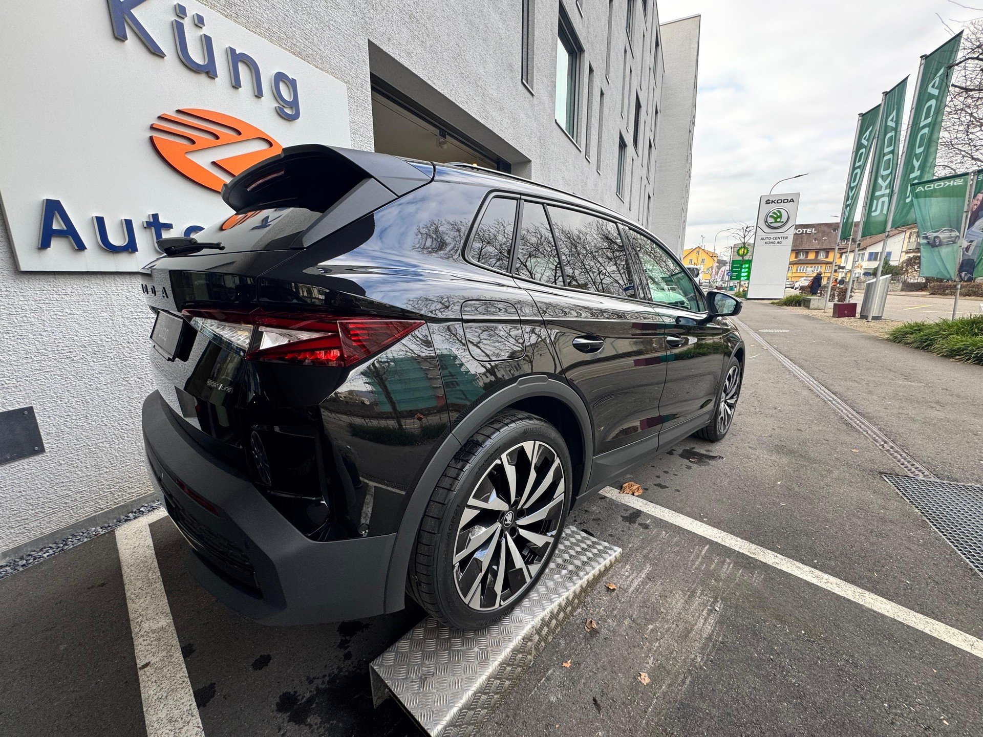 SKODA Elroq 85 Sportline 4x2-showroom-element-2