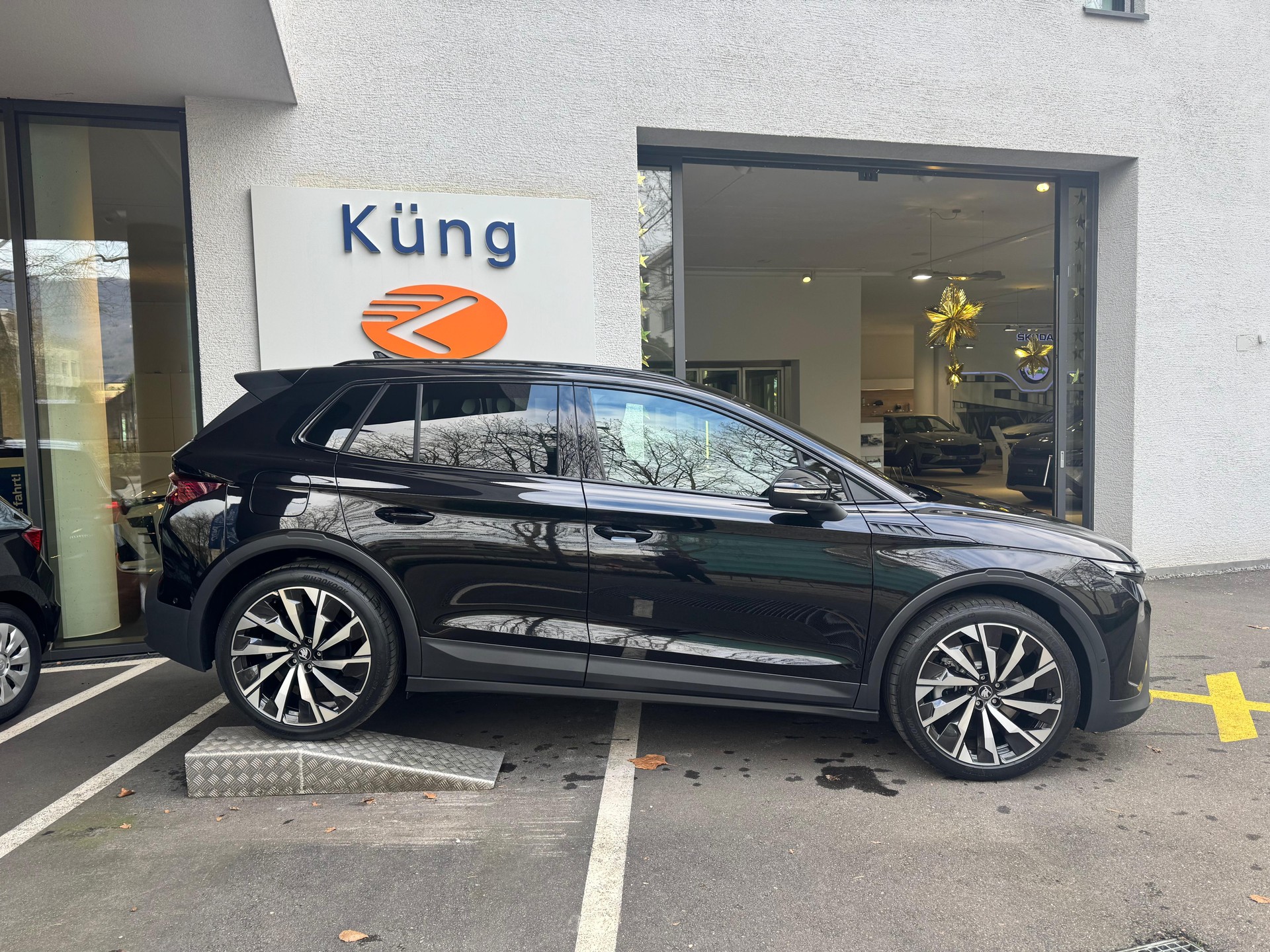 SKODA Elroq 85 Sportline 4x2-showroom-element-1