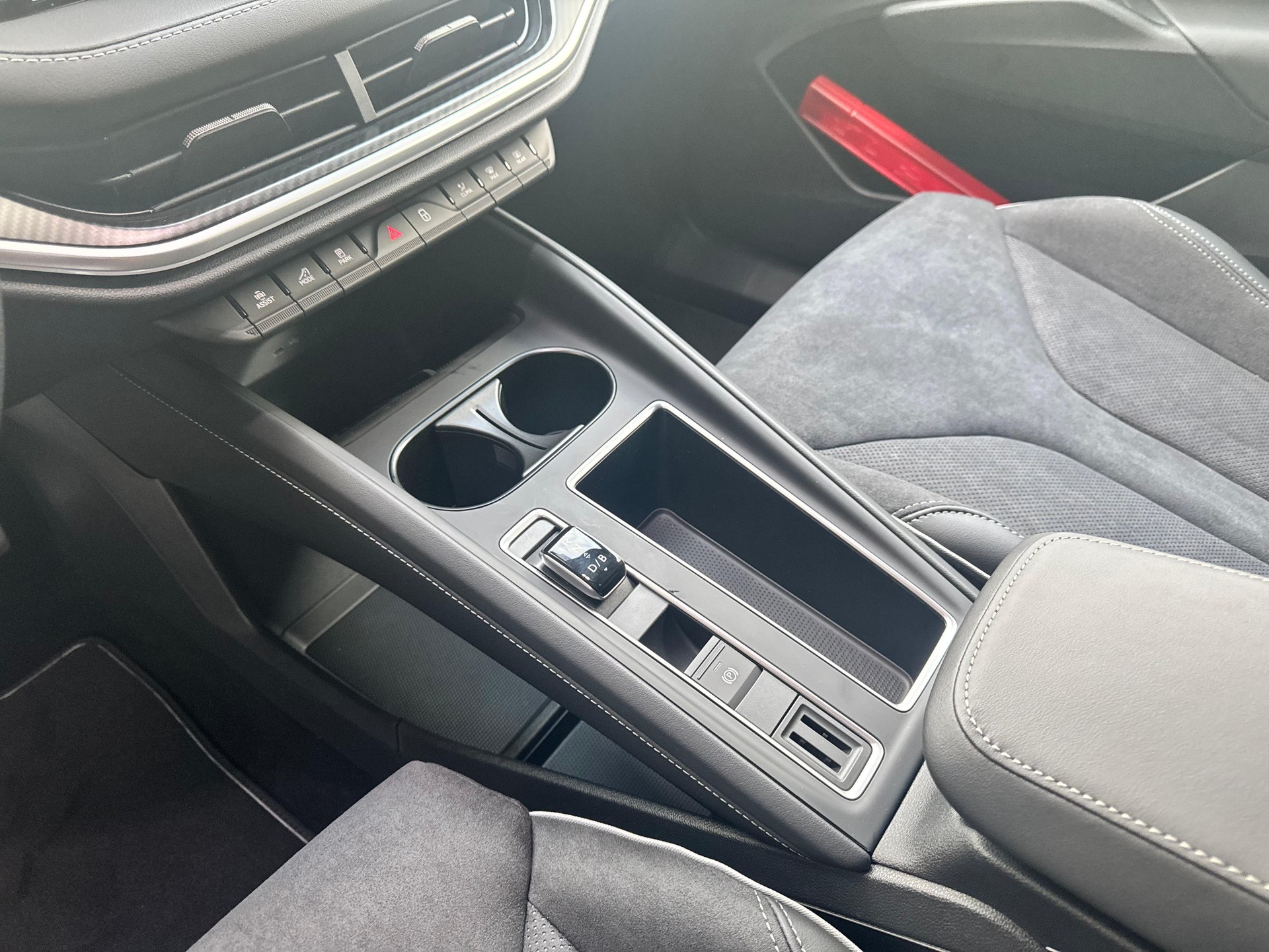 SKODA Elroq 85 Sportline 4x2-image-8