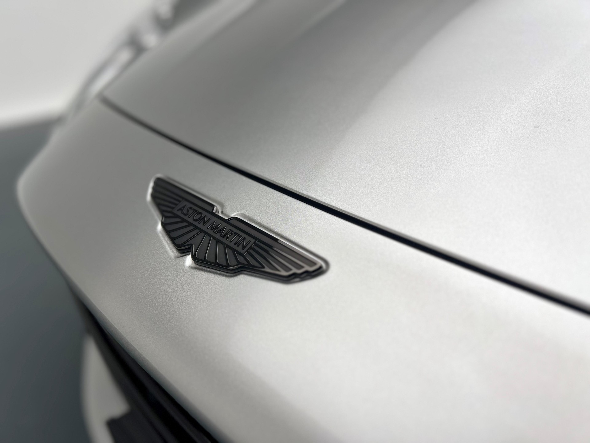 ASTON MARTIN DB12 Coupé 4.0 V8 Bi-Turbo-image-19