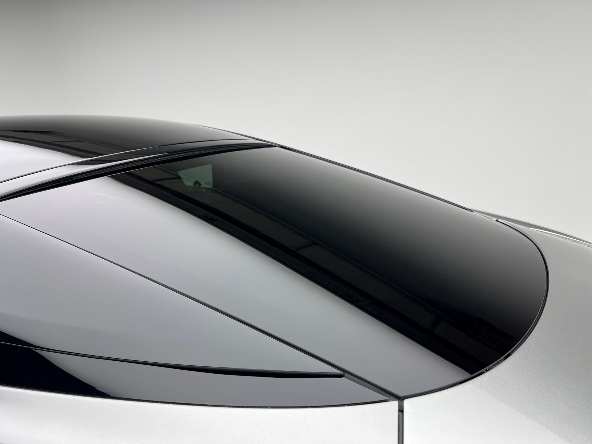 ASTON MARTIN DB12 Coupé 4.0 V8 Bi-Turbo-image-23