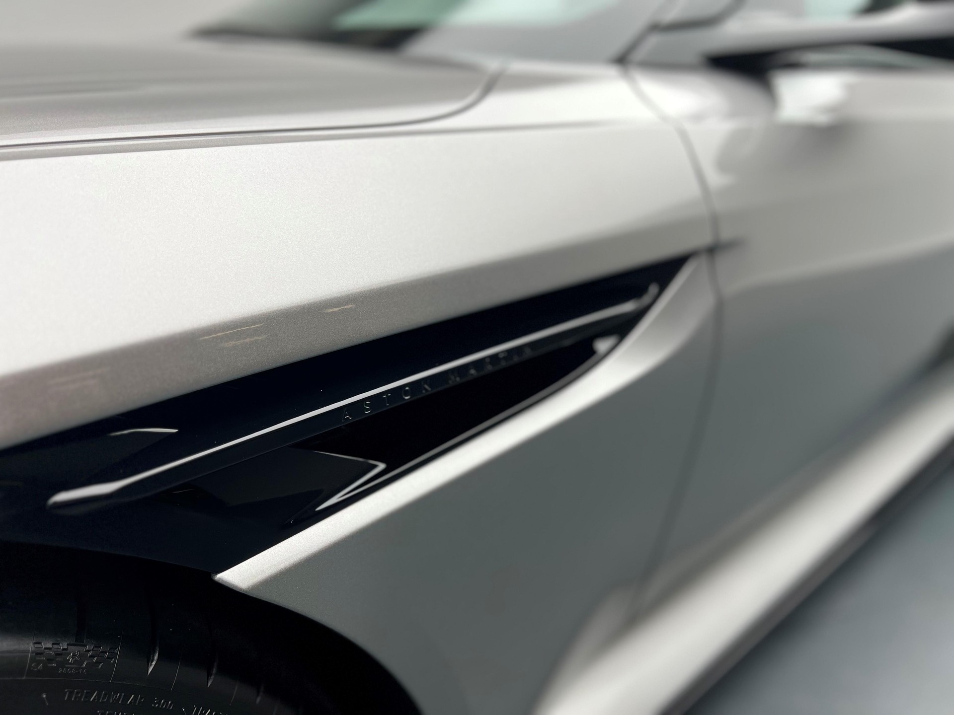 ASTON MARTIN DB12 Coupé 4.0 V8 Bi-Turbo-image-20