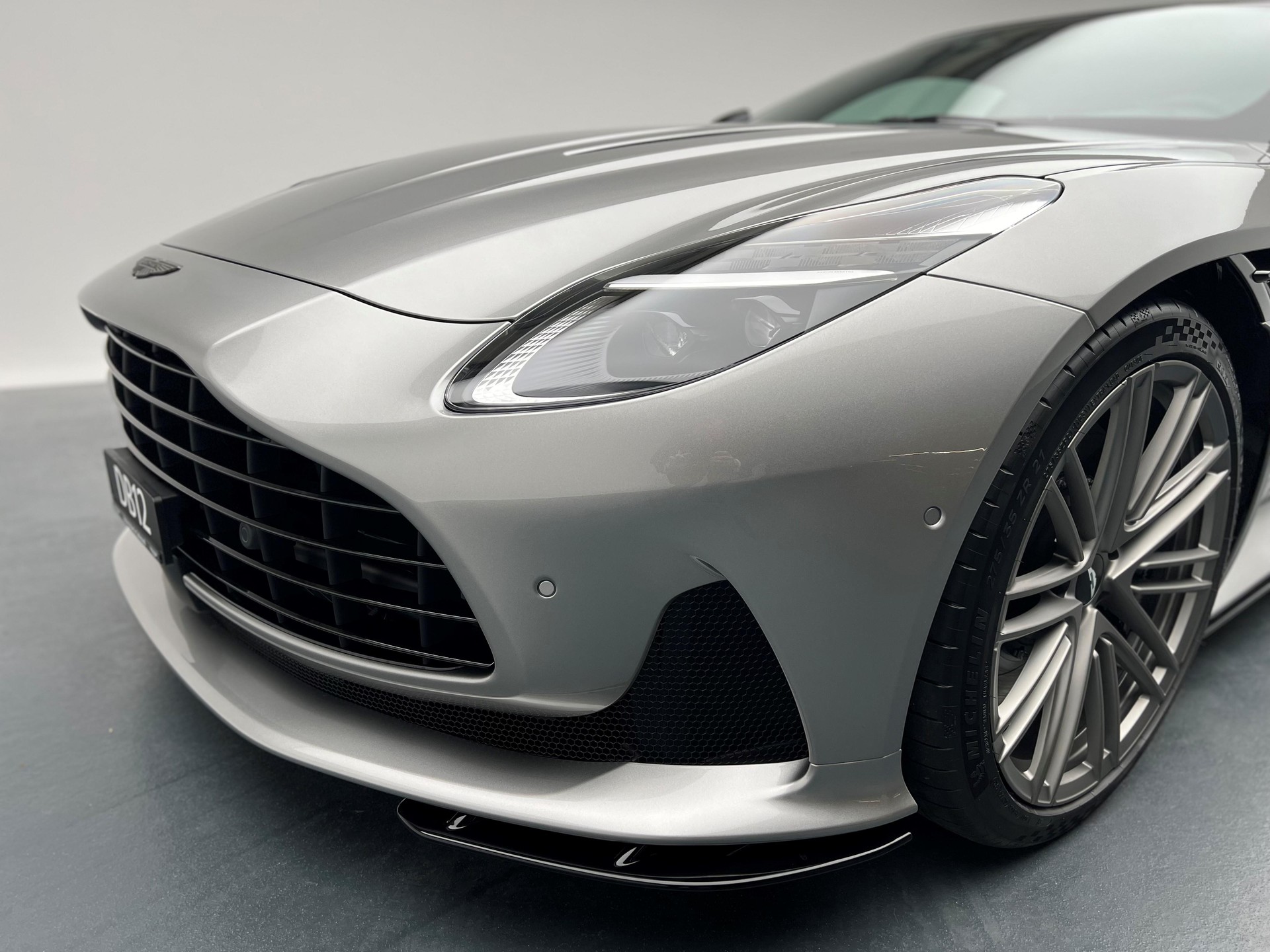 ASTON MARTIN DB12 Coupé 4.0 V8 Bi-Turbo-image-17