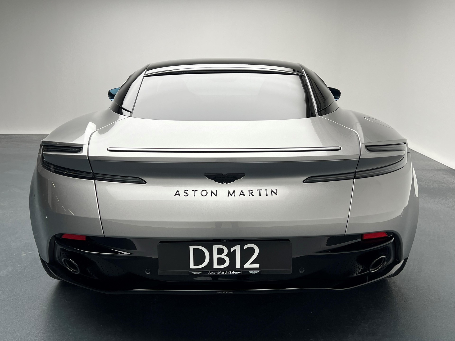 ASTON MARTIN DB12 Coupé 4.0 V8 Bi-Turbo-image-24