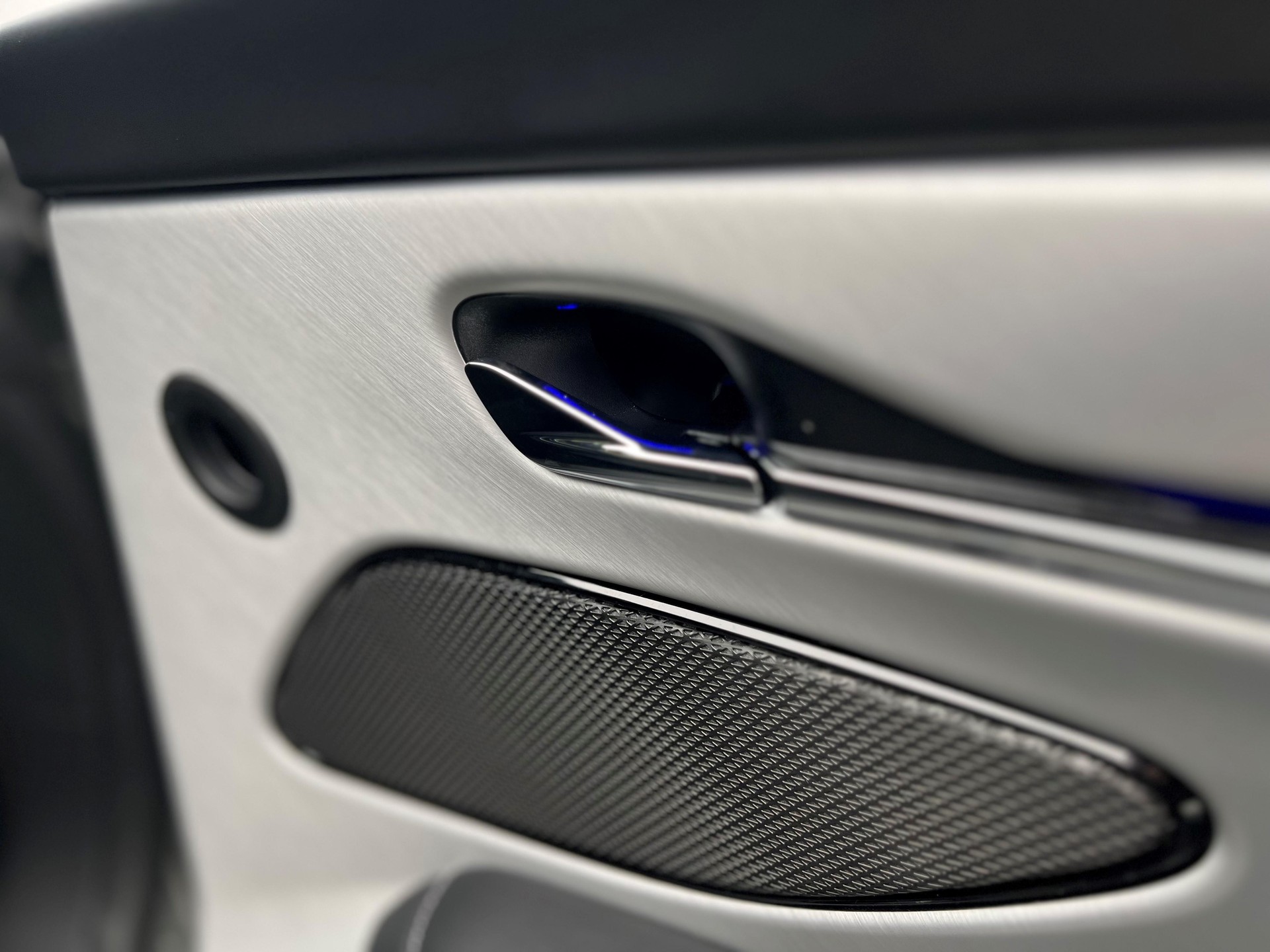 ASTON MARTIN DB12 Coupé 4.0 V8 Bi-Turbo-image-13