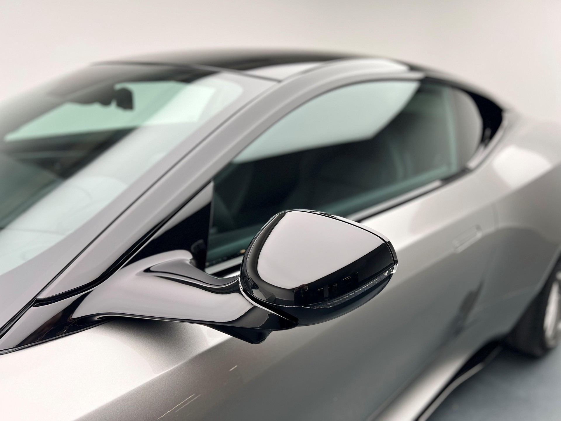 ASTON MARTIN DB12 Coupé 4.0 V8 Bi-Turbo-image-21