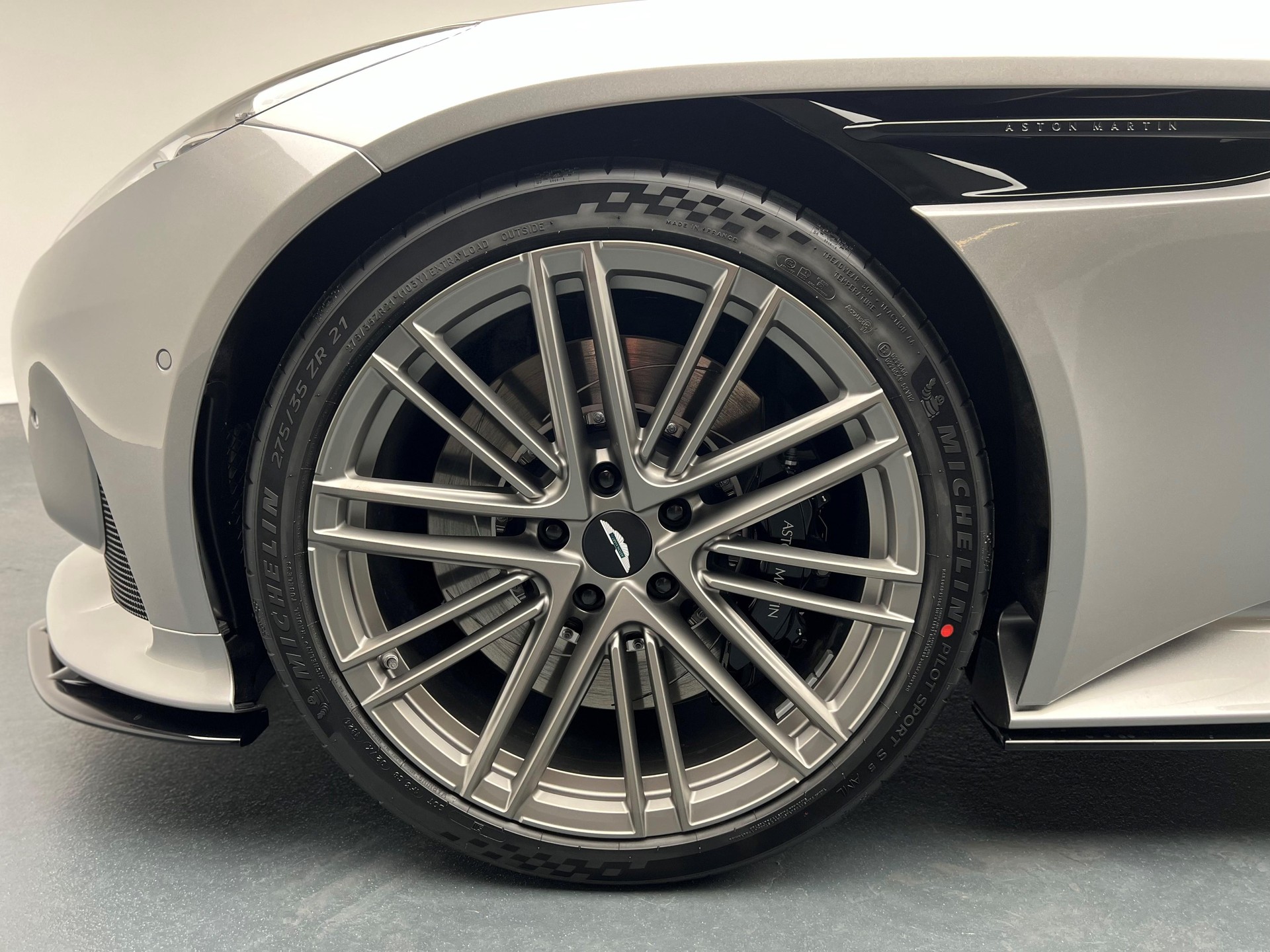 ASTON MARTIN DB12 Coupé 4.0 V8 Bi-Turbo-image-14