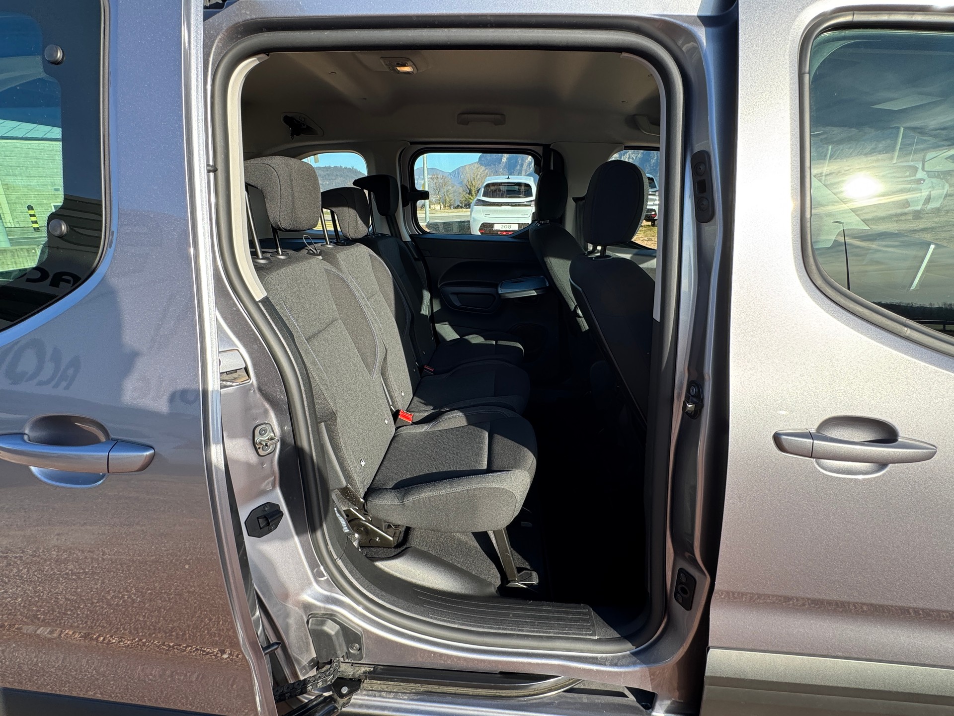 PEUGEOT Rifter 1.5 BlueHDi Allure Pack EAT8-image-10