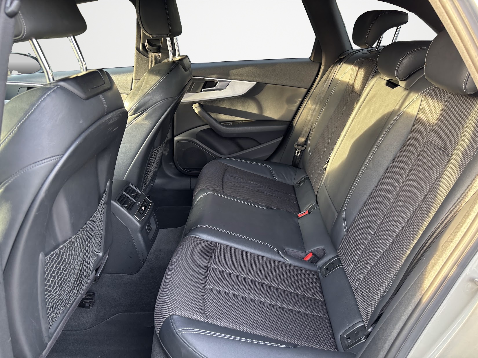 AUDI A4 Avant 1.4 TFSI Sport S-tronic-image-12