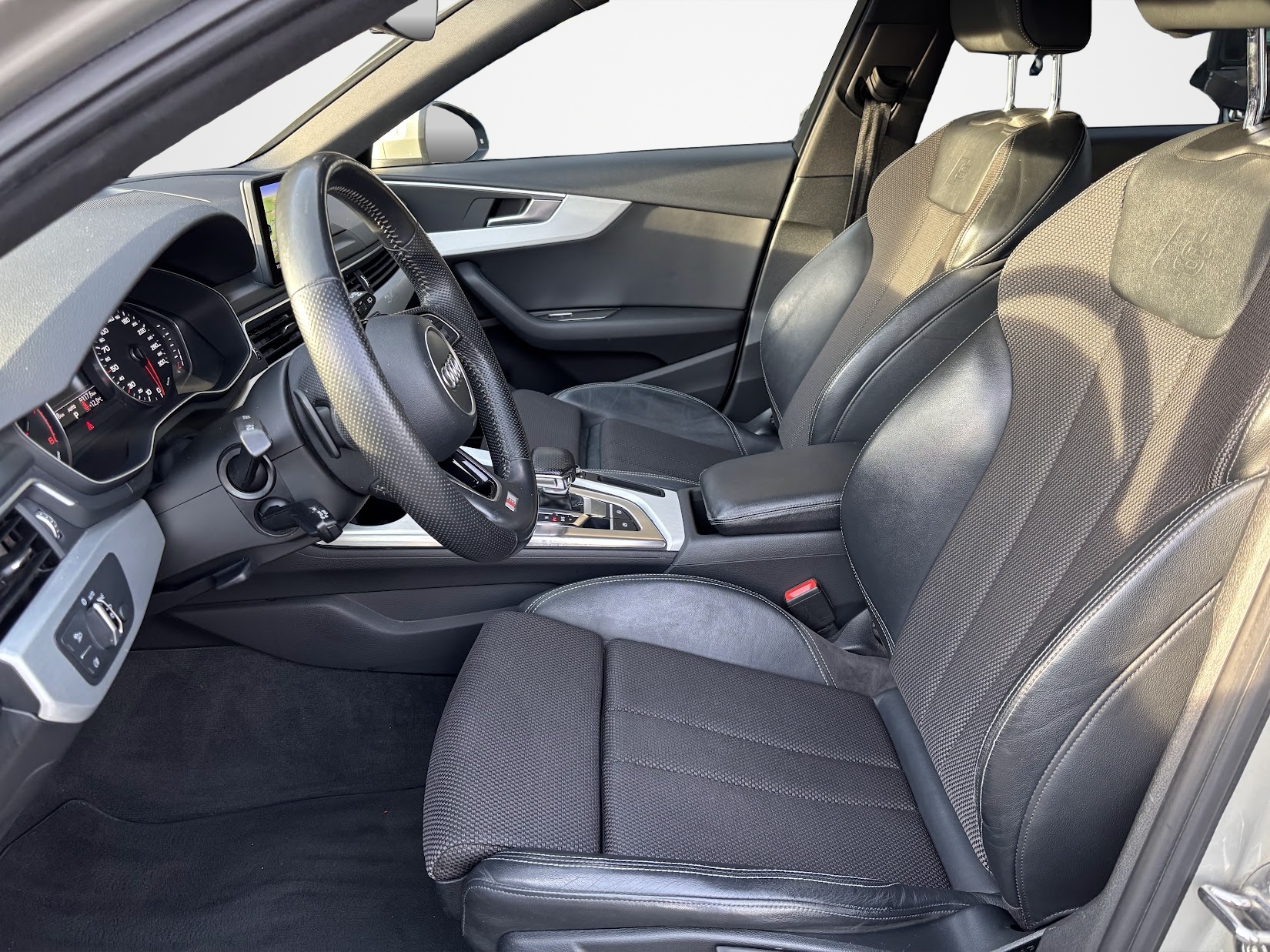 AUDI A4 Avant 1.4 TFSI Sport S-tronic-image-11
