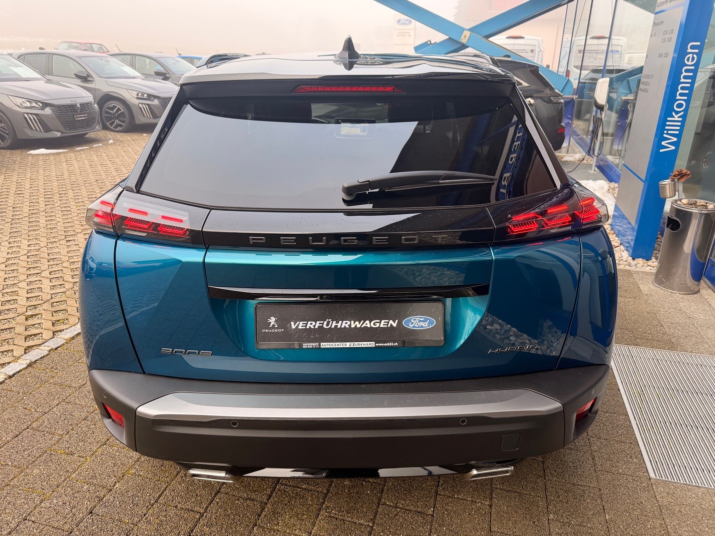 PEUGEOT 2008 1.2 Hybrid 145 GT-image-5