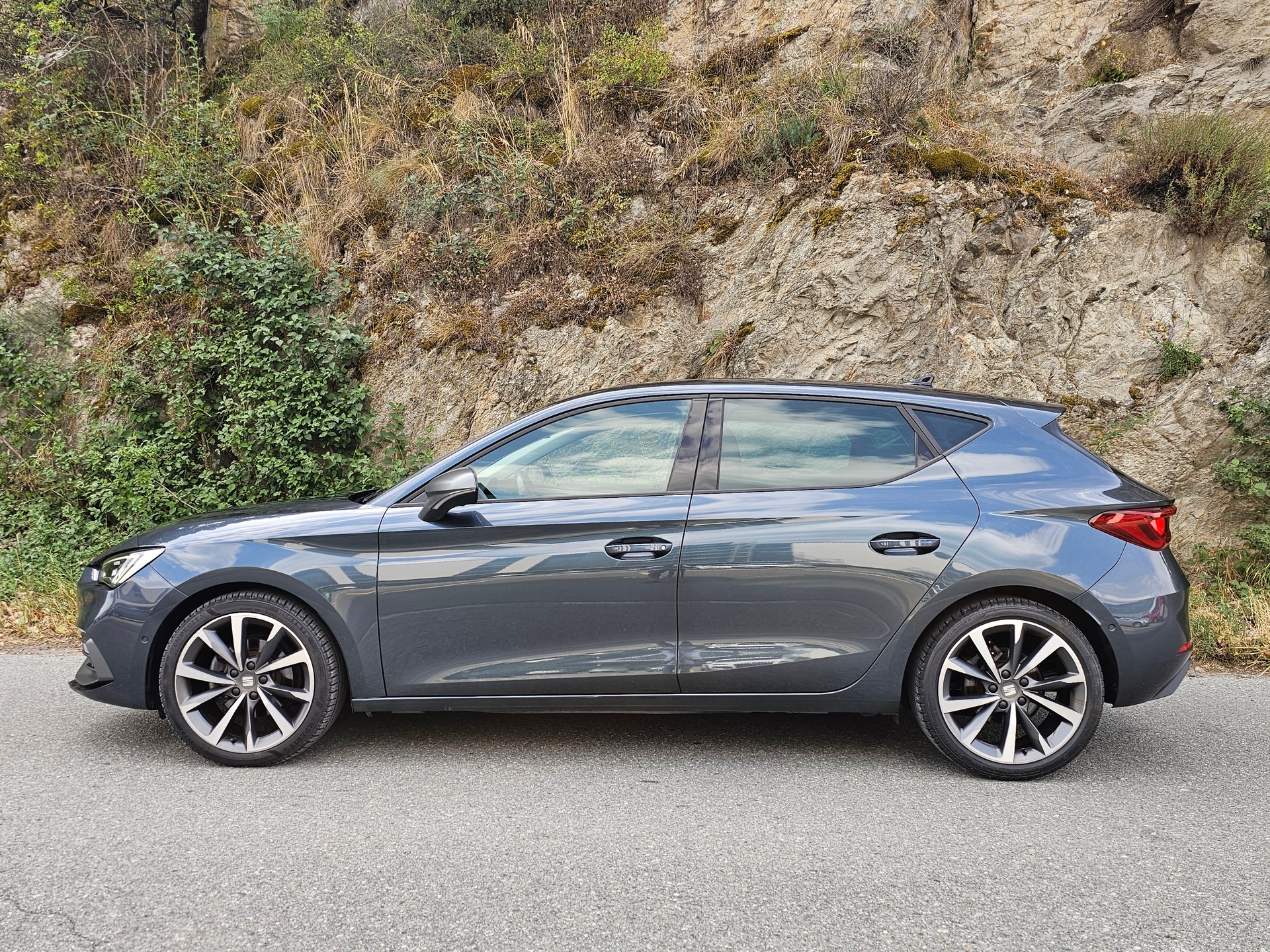 SEAT Leon ST 1.5 eTSI mHEV DSG FR-image-1