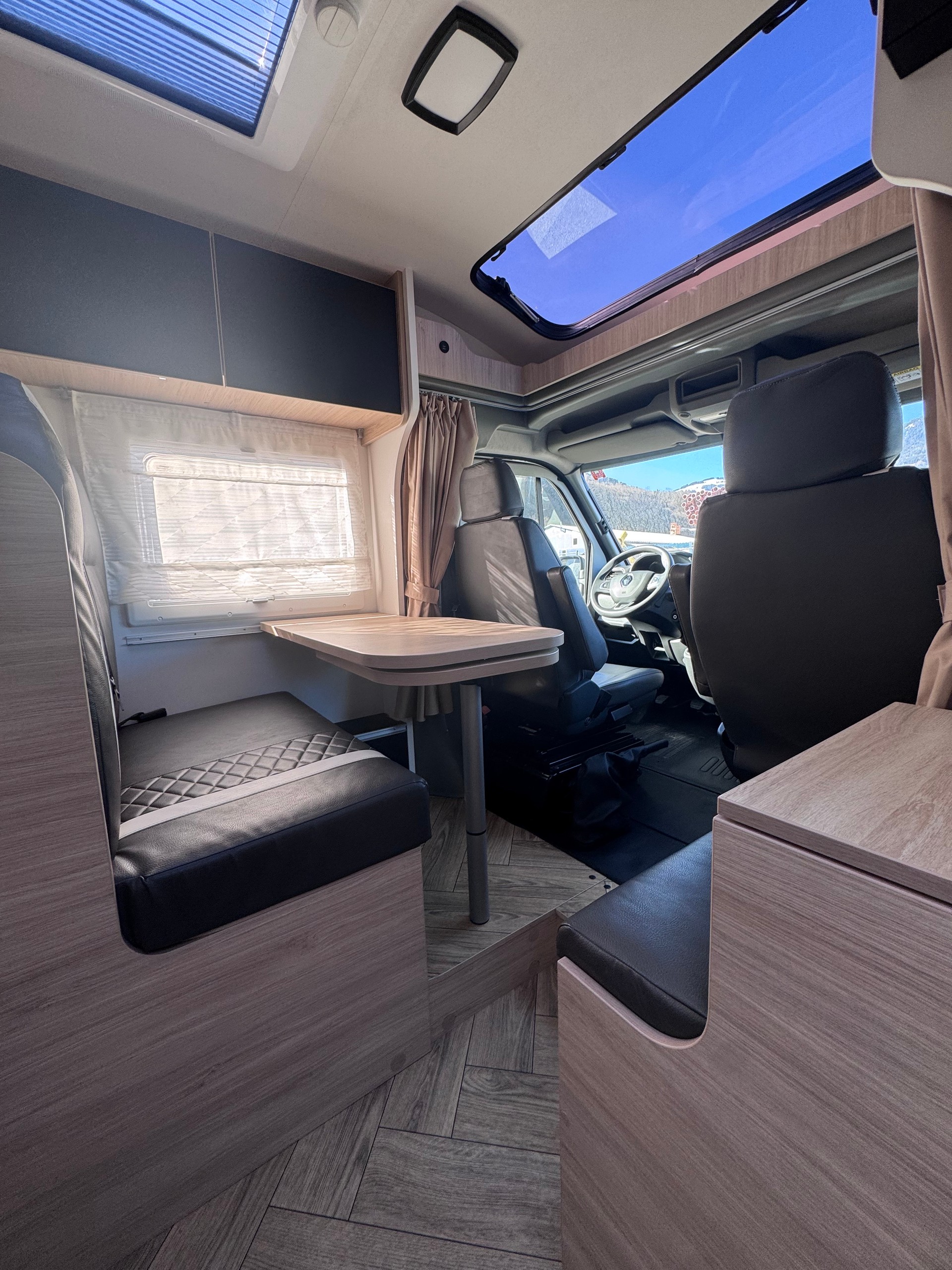 CHALLENGER Renault S217-showroom-element-3