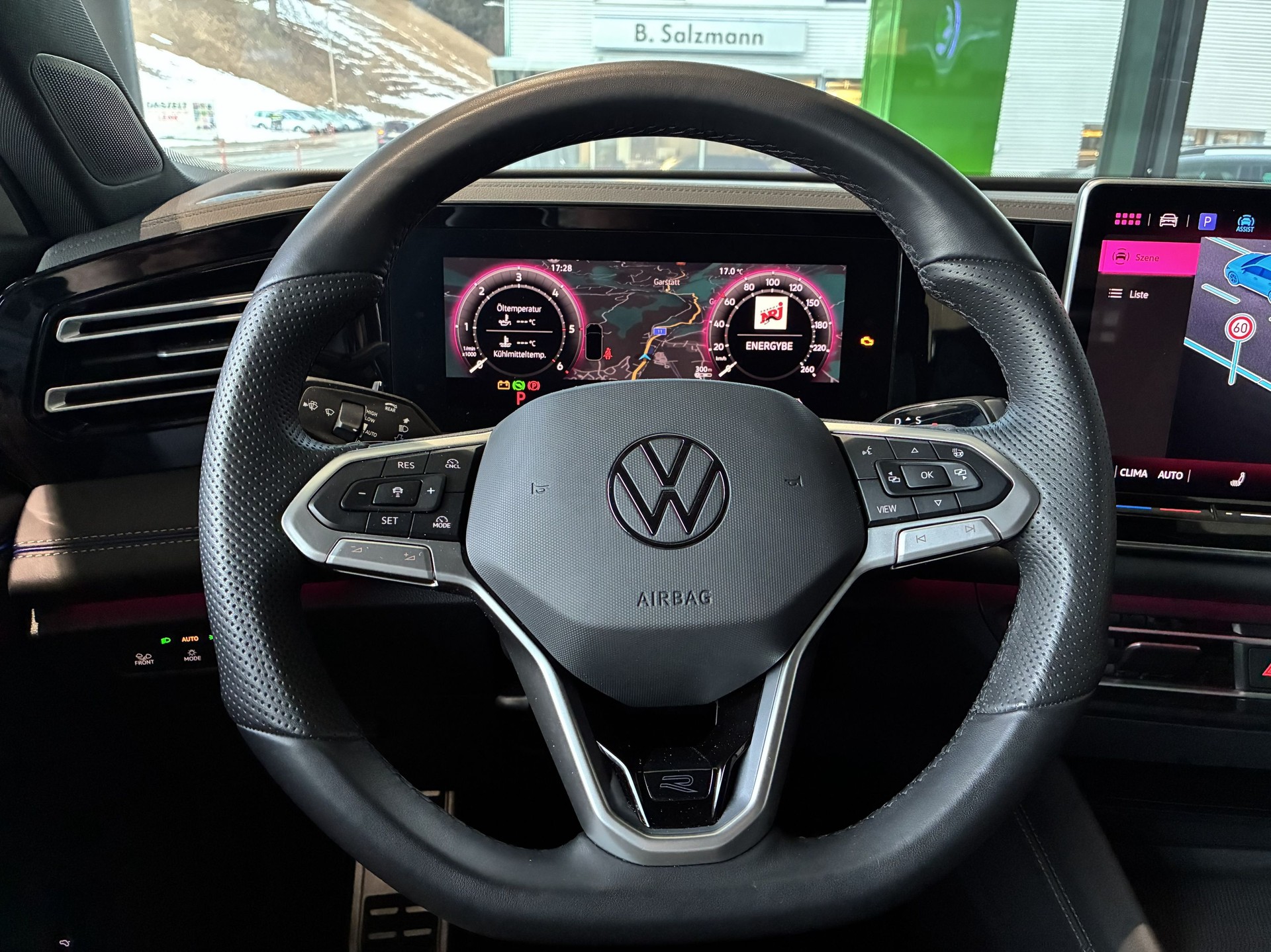 VW Tiguan 2.0 TDI SCR R-Line 4Motion DSG-image-12