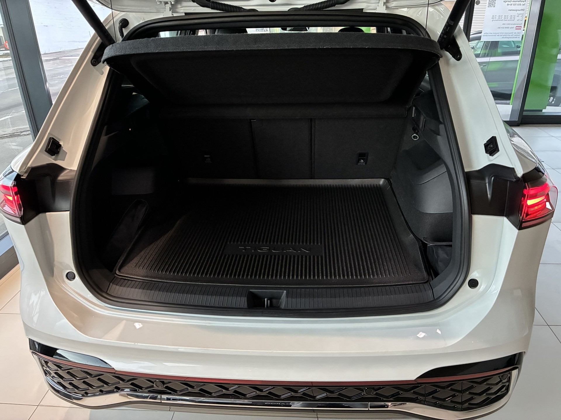 VW Tiguan 2.0 TDI SCR R-Line 4Motion DSG-image-7