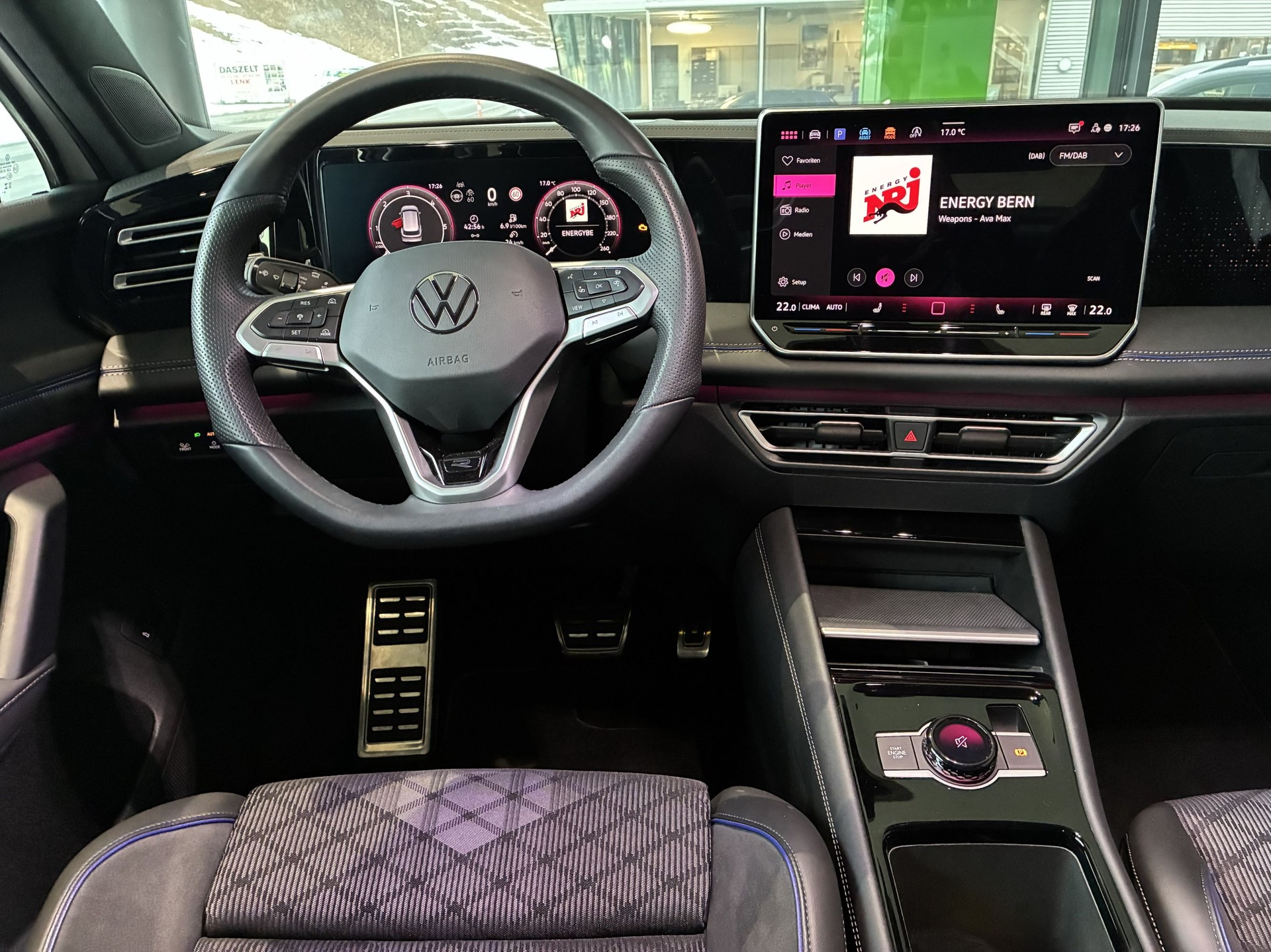 VW Tiguan 2.0 TDI SCR R-Line 4Motion DSG-image-9
