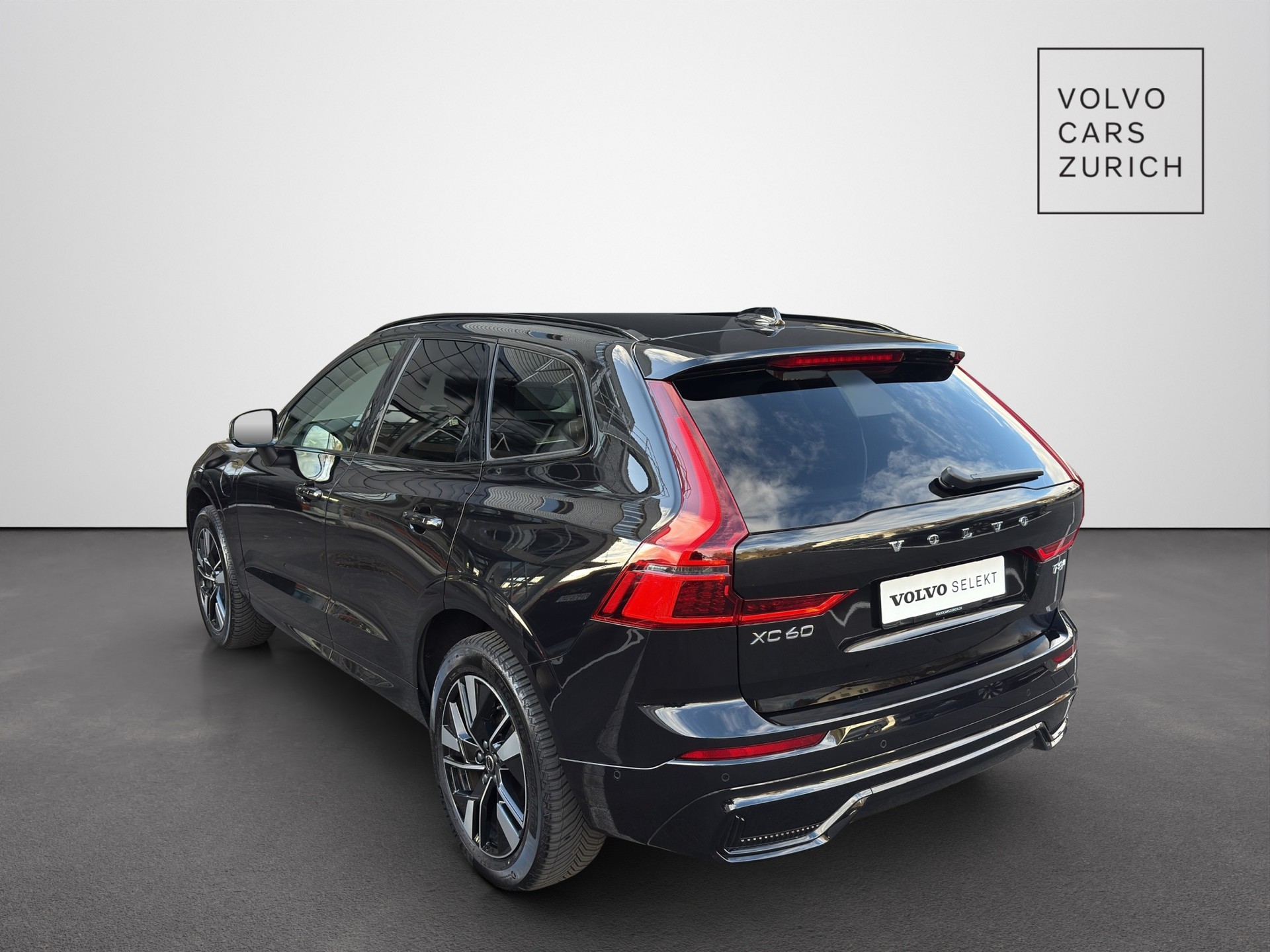 VOLVO XC60 2.0 T8 TE Plus Dark eAWD-showroom-element-1